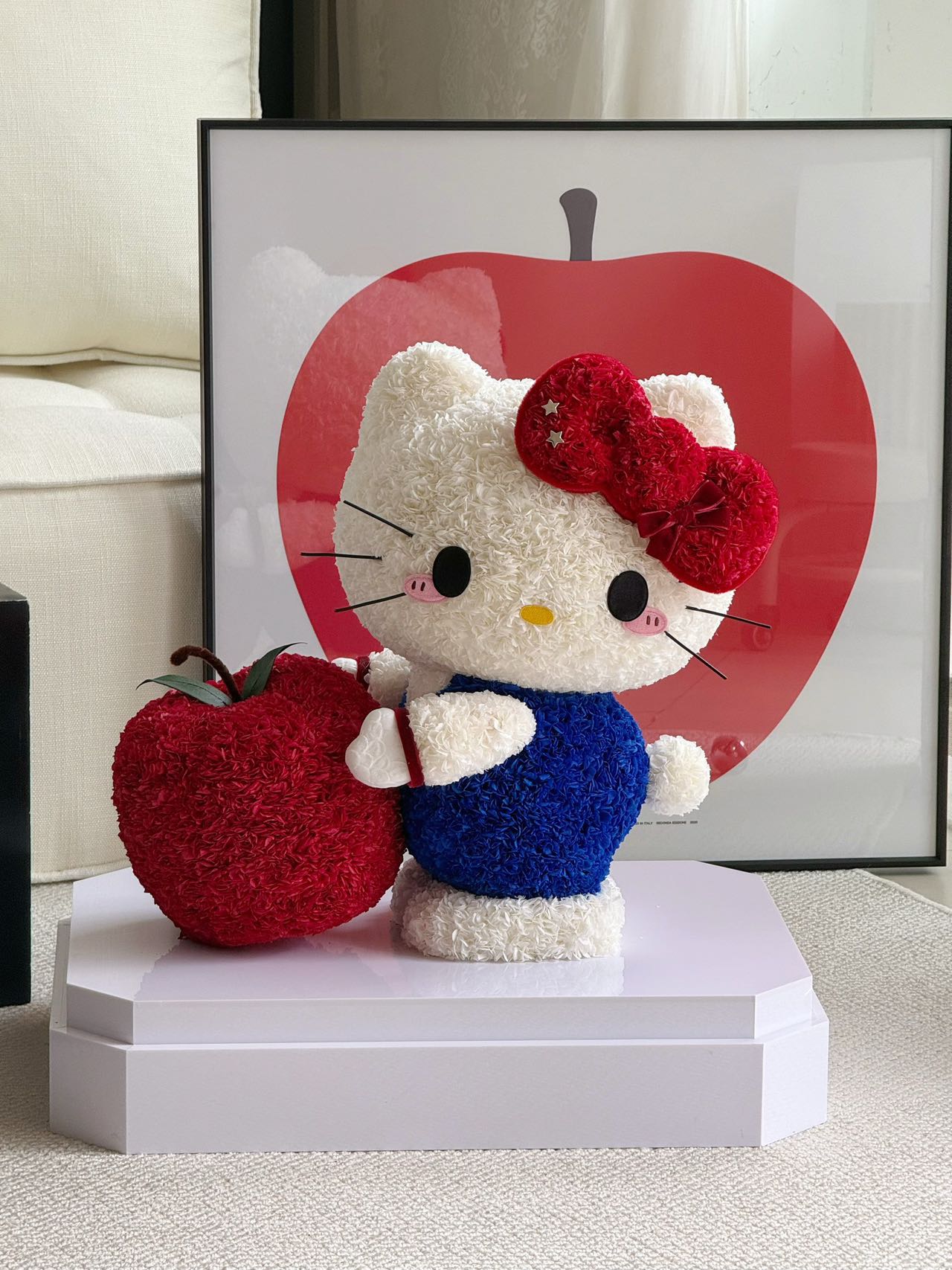 Giant Apple Kitty Preserved Flowers Box đ
