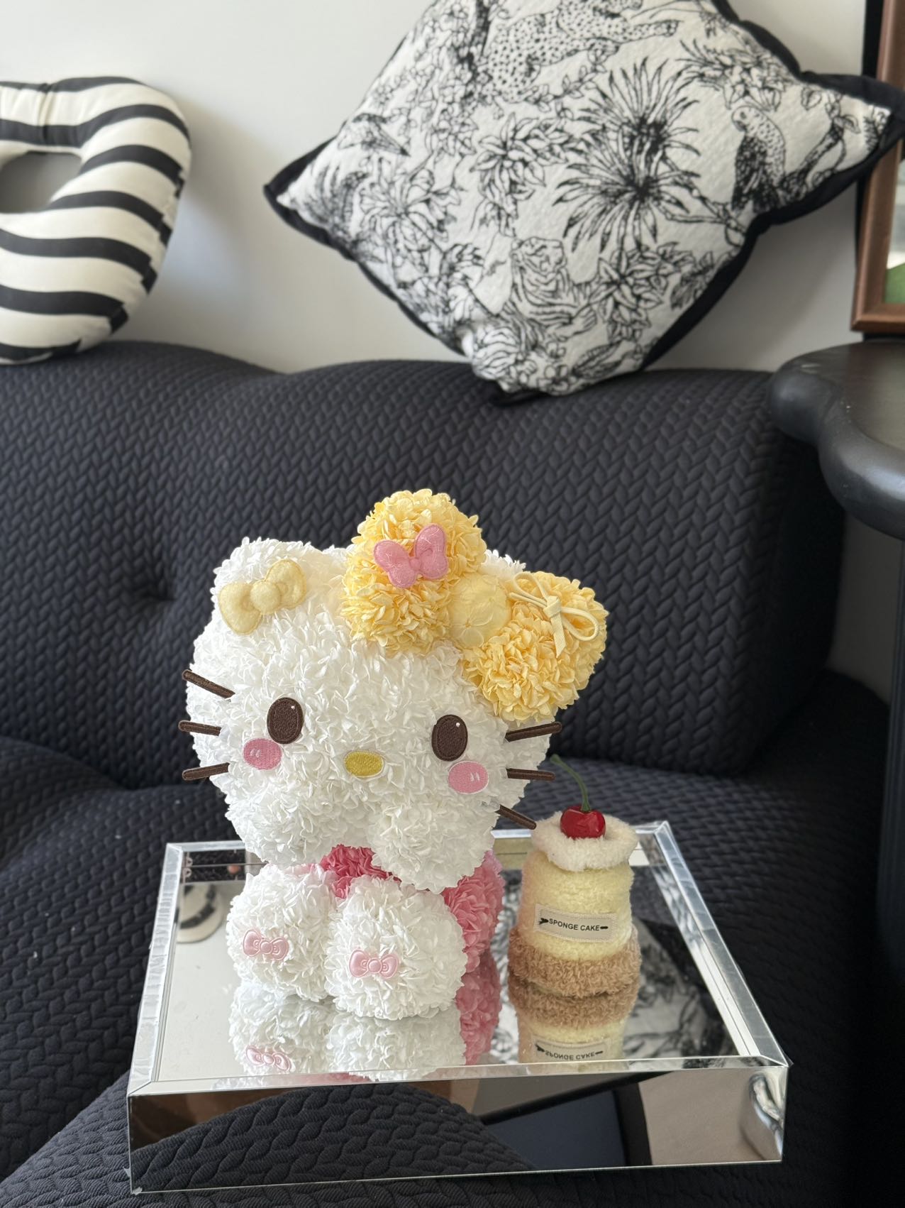 Shy Kitty Cake Preserved Flowers Box 🇸🇬 SG In Stock