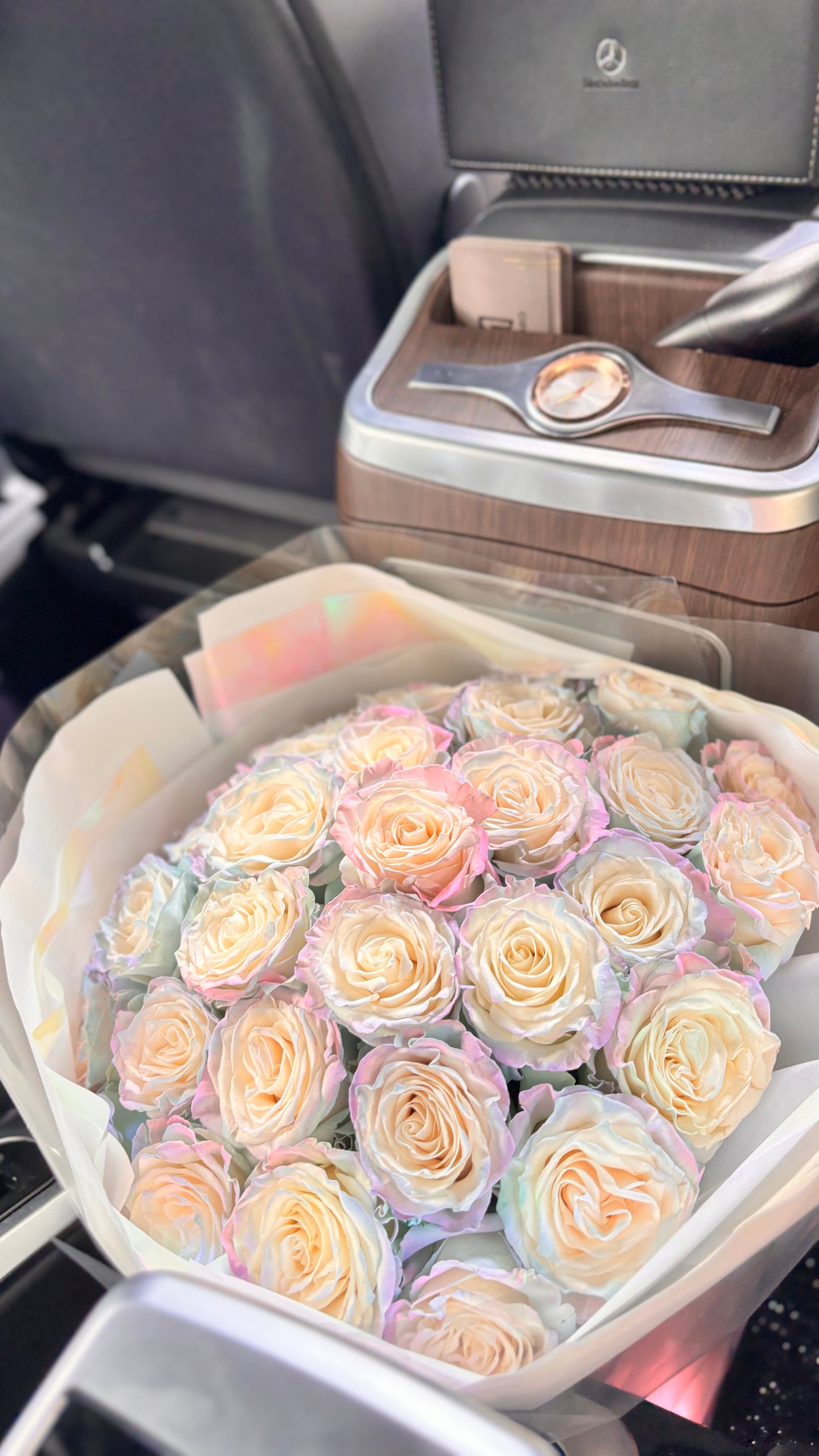 Ecuador Rainbows Roses Bouquet 33stk