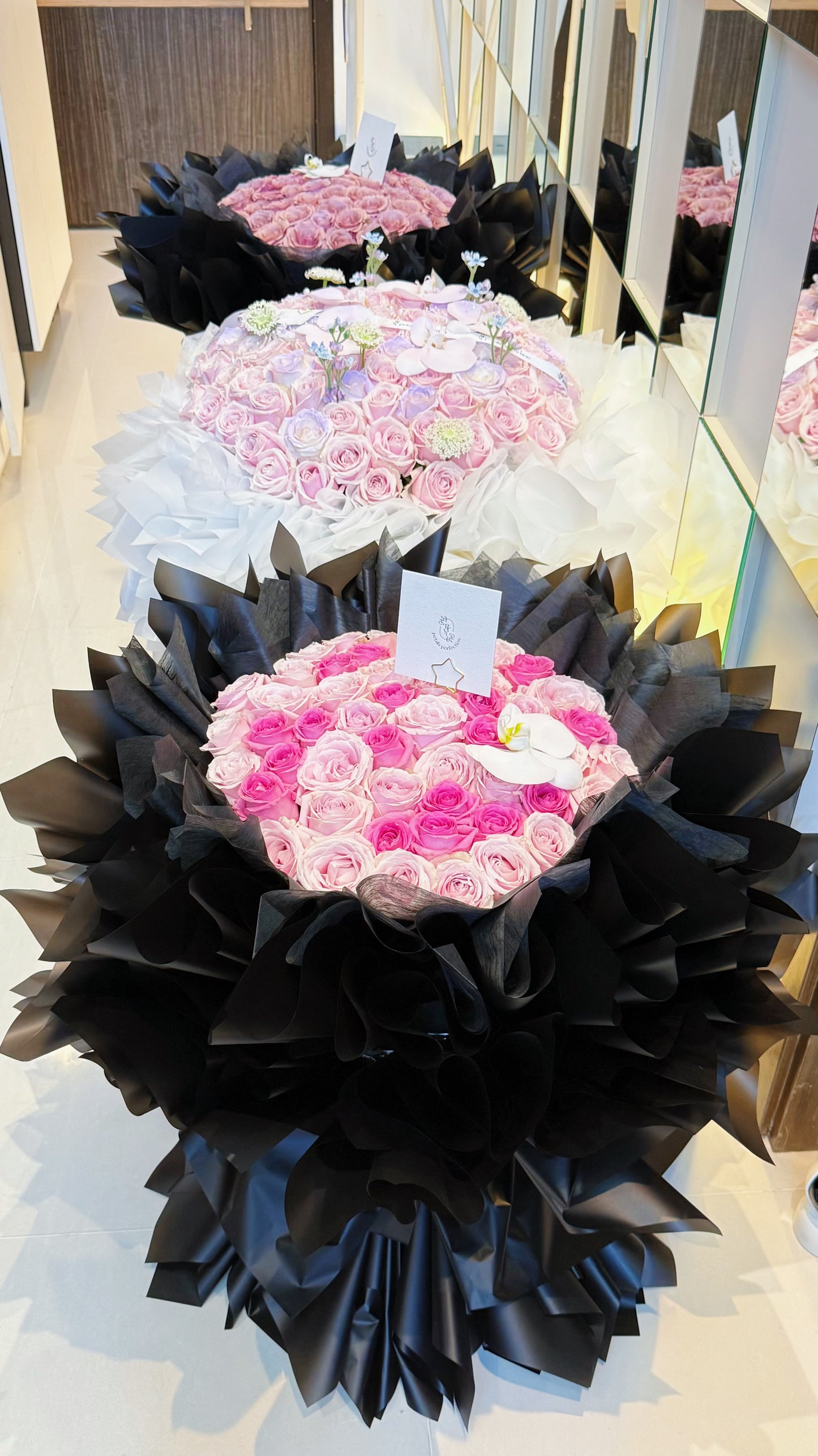Pink Mixed Fresh Roses Bouquet 52stk