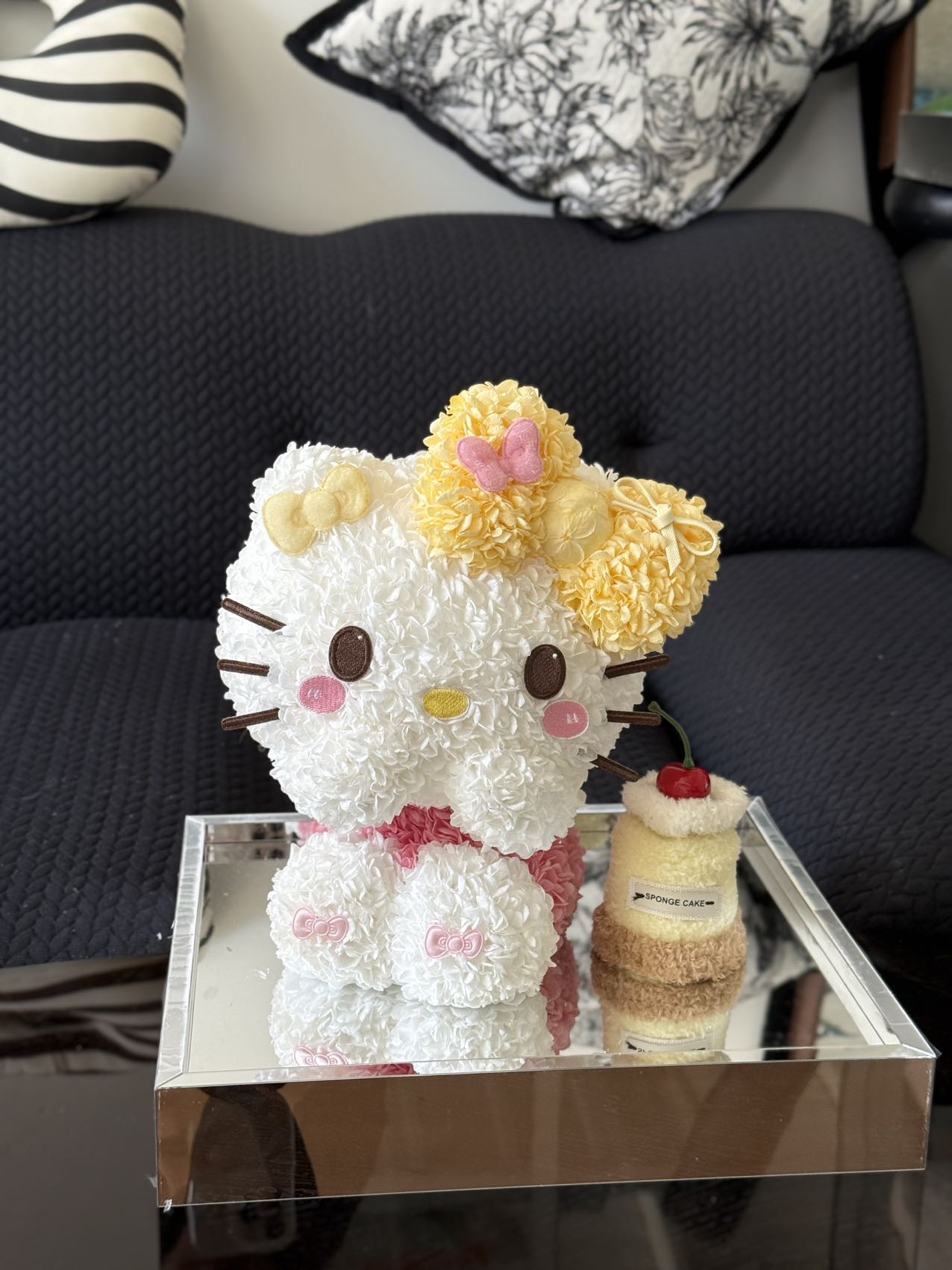 Shy Kitty Cake Preserved Flowers Box 🇸🇬 SG In Stock