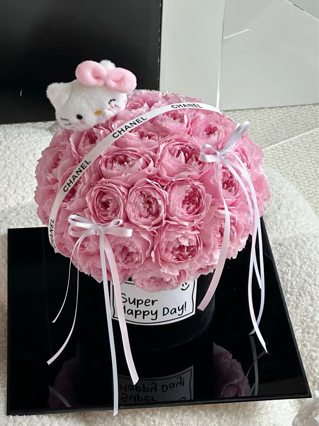 🤍 Hello Kitty 🩷Preserved Austin Roses Box 🇸🇬 SG In Stock
