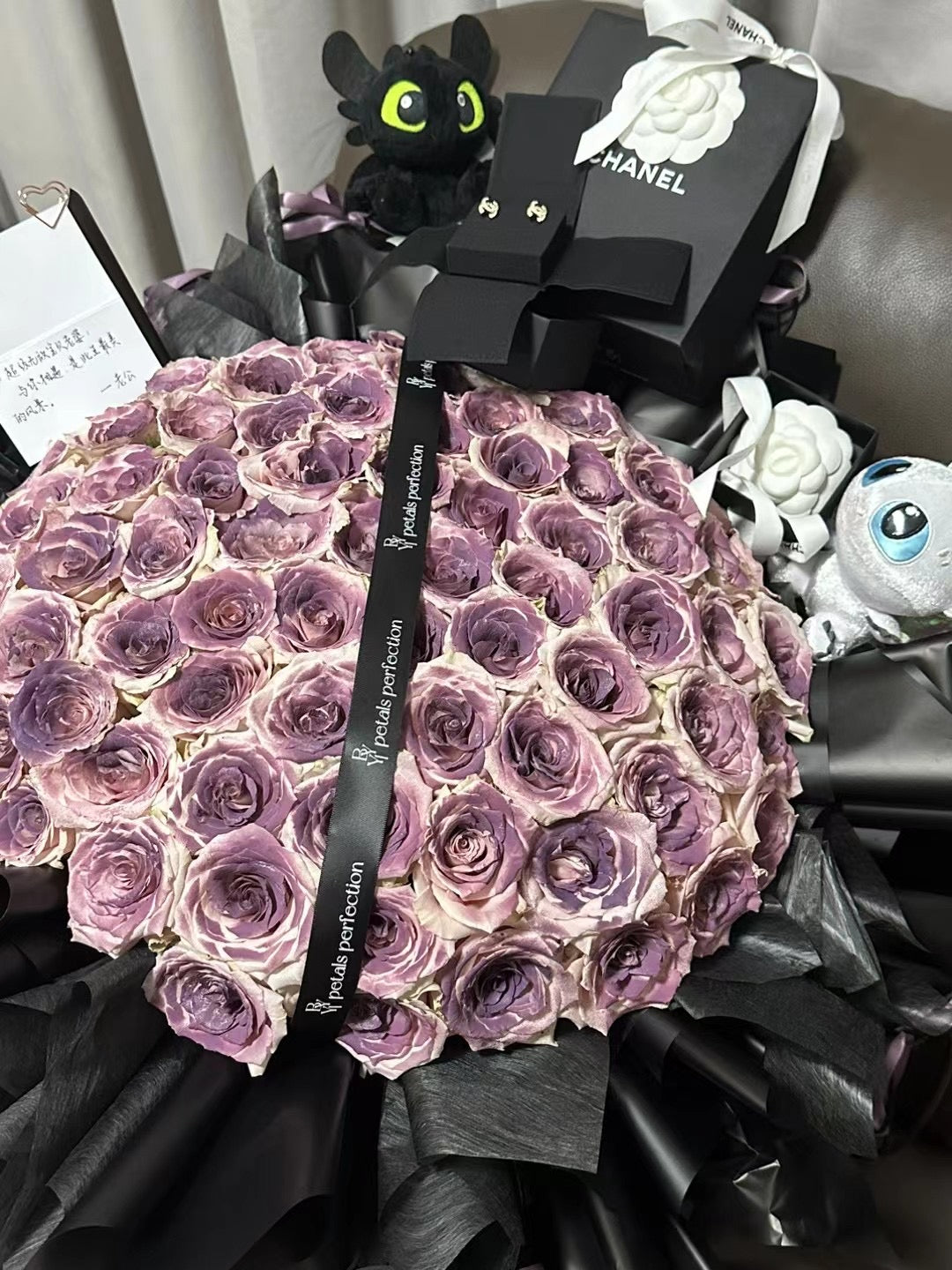 “Black Plum” Center Purple Fresh Roses Bouquet 60stk