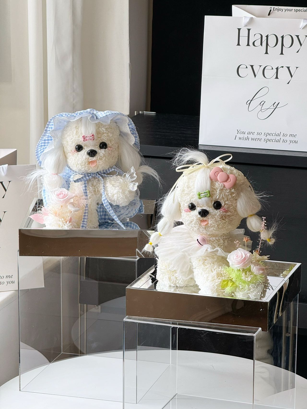 Puppy Catch Butterfly Preserved Flowers Box 🇸🇬 SG In Stock