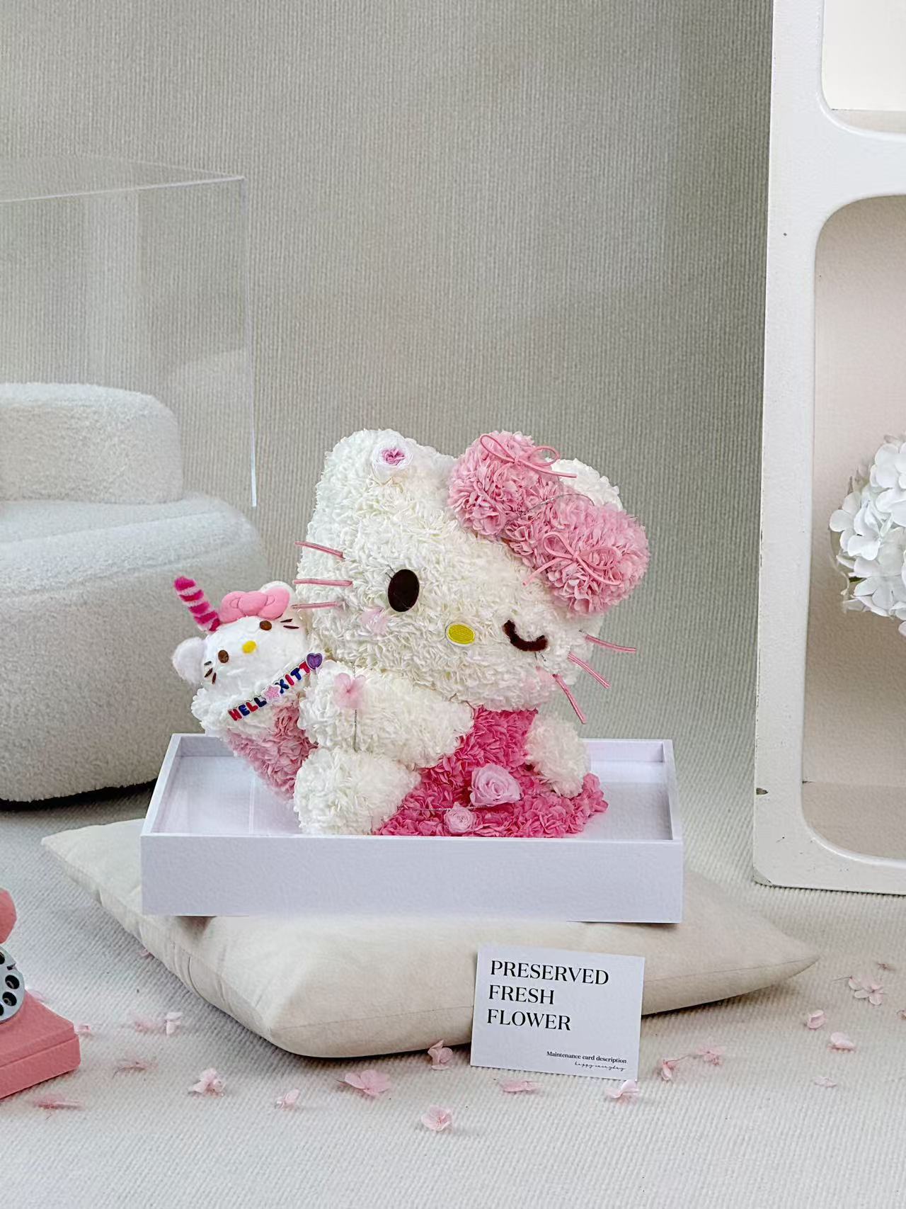 Kitty & Her Milk Tea Preserved Flowers Box