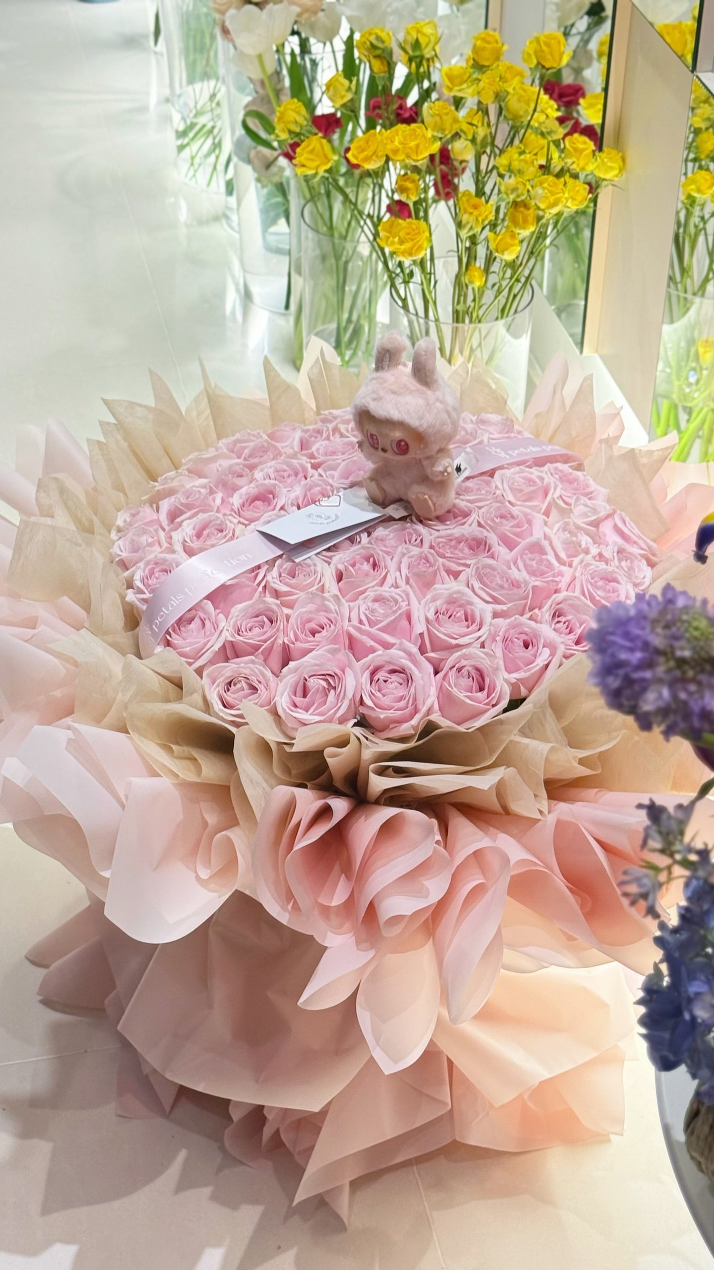 Labubu Fresh Roses Bouquet 60stk