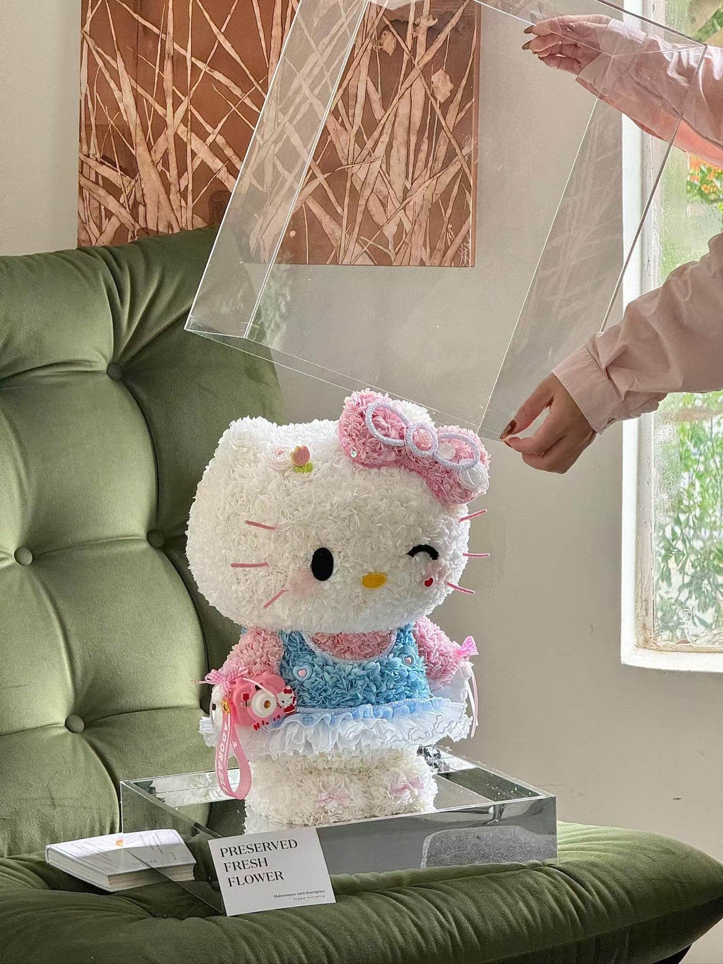 Standing Giant Kitty & Her Camera 🩷 Preserved Flowers Box 🇸🇬 SG In Stock