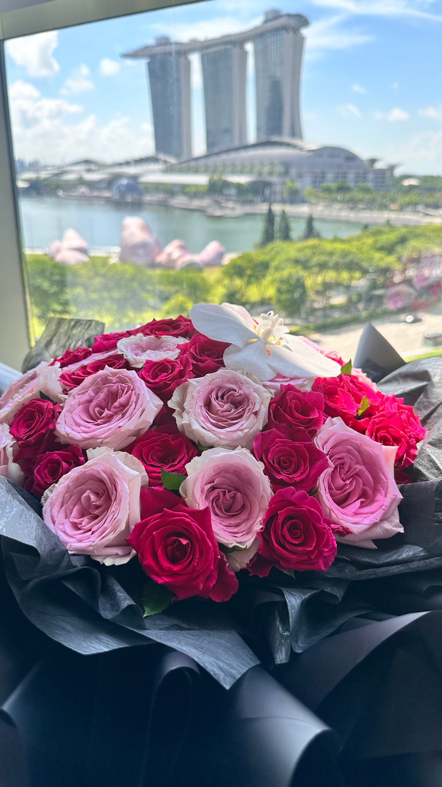 Floyd Pink Roses Phalaenopsis Bouquet ๐ 60stk