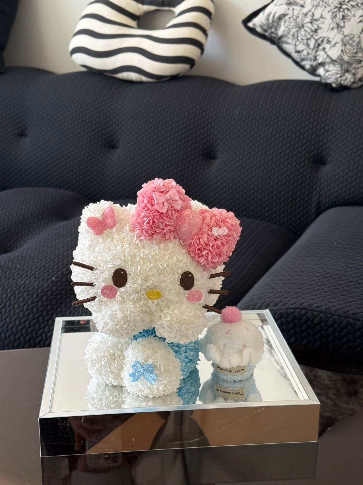 Shy Kitty Cake Preserved Flowers Box 🇸🇬 SG In Stock