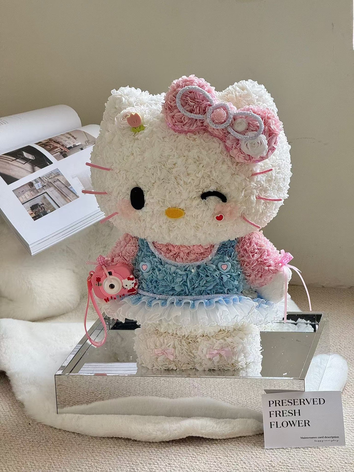 Standing Giant Kitty & Her Camera 🩷 Preserved Flowers Box 🇸🇬 SG In Stock