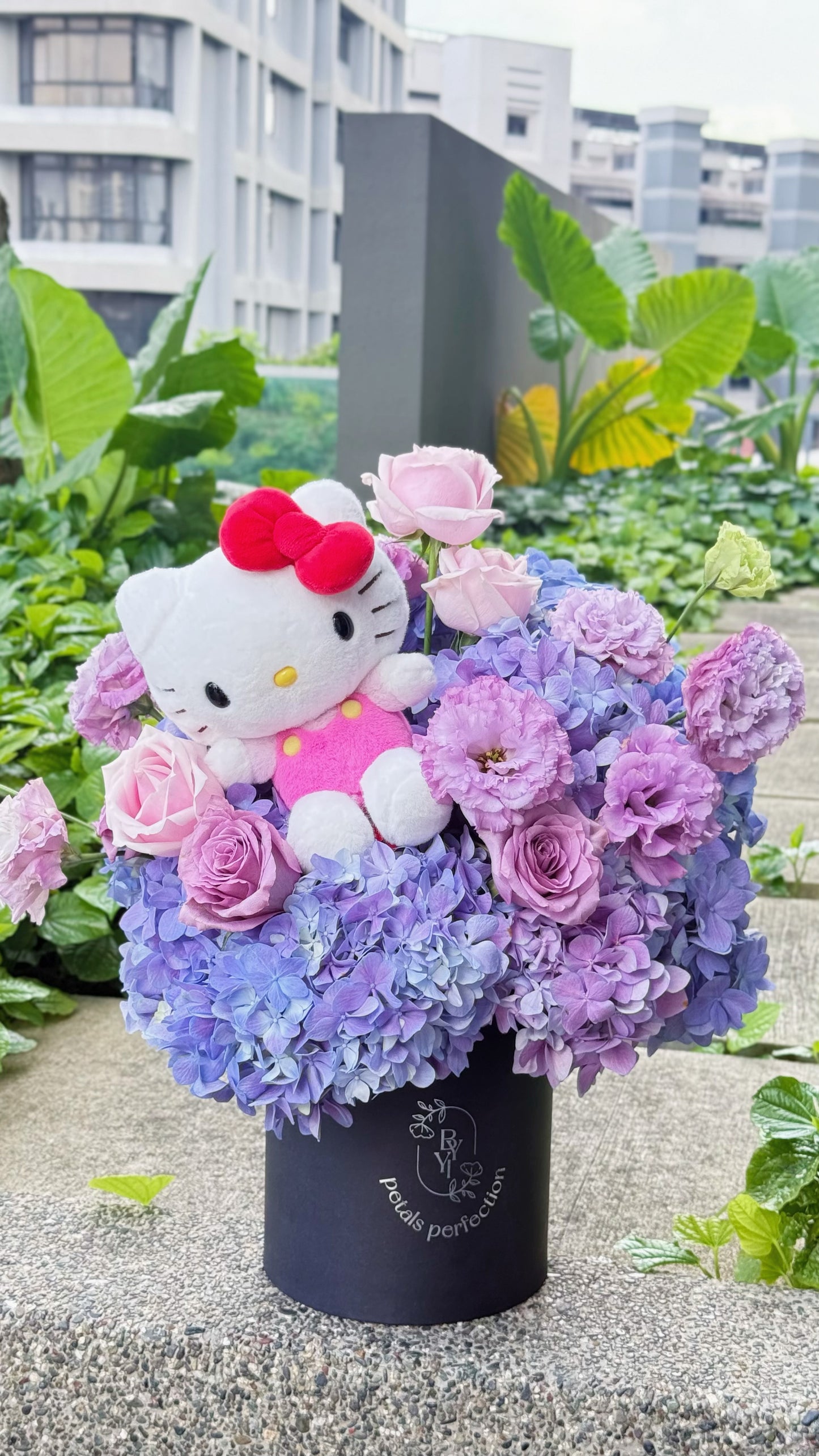 Japan Limited Edition Kitty Fresh Hydrangea Roses Garden 🐱