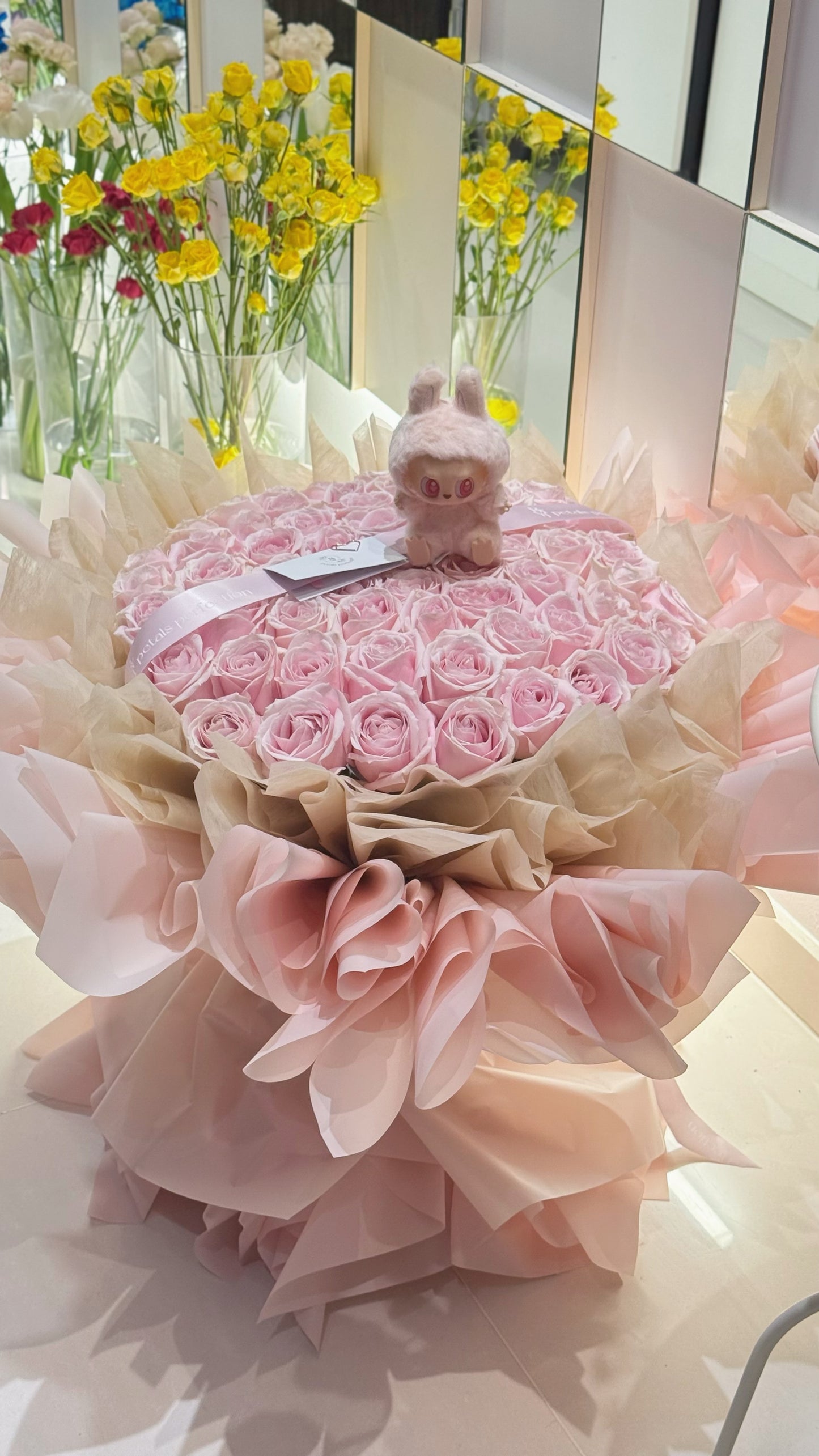 Labubu Fresh Roses Bouquet 60stk