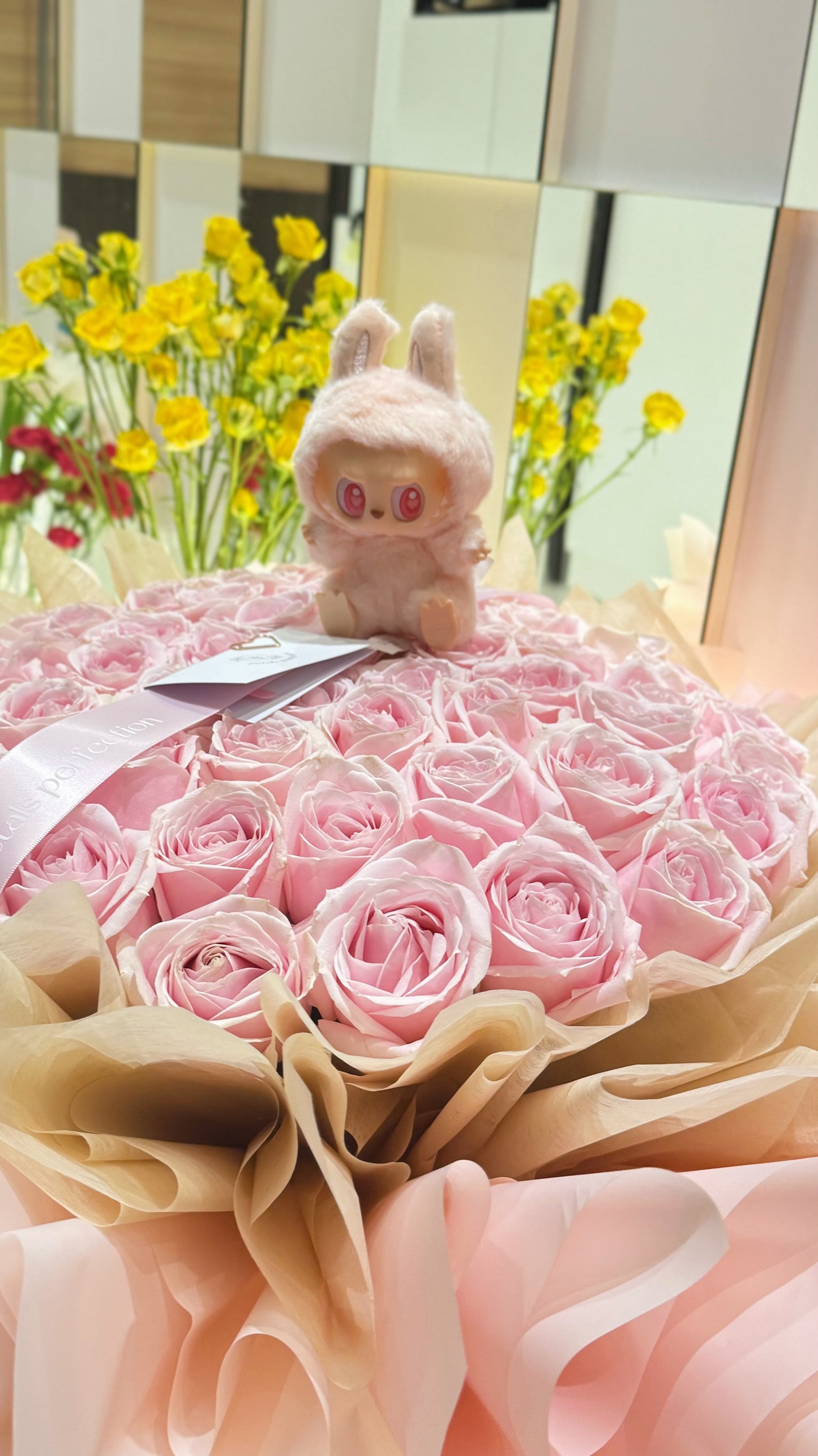 Labubu Fresh Roses Bouquet 60stk