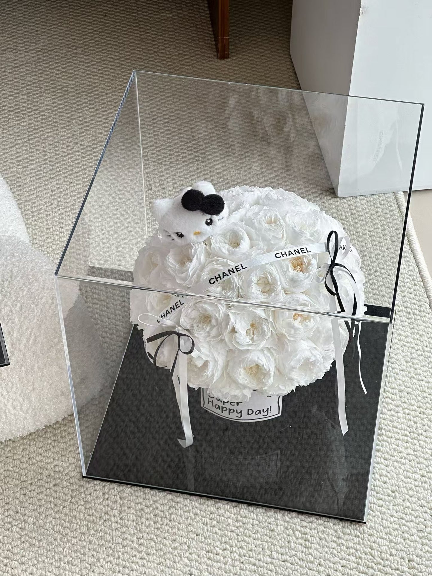 🤍 Hello Kitty 🩷Preserved Austin Roses Box 🇸🇬 SG In Stock