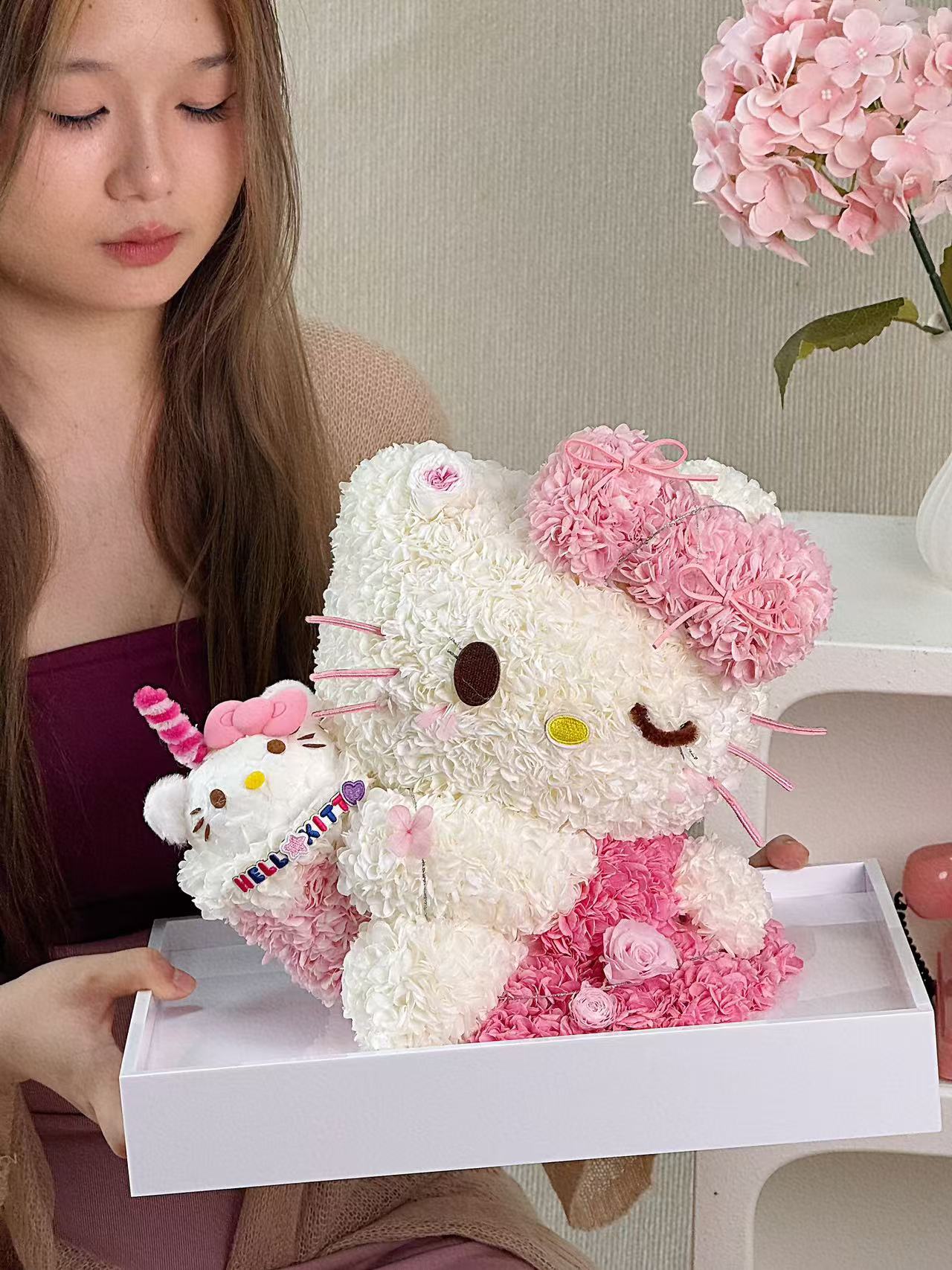 Kitty & Her Milk Tea Preserved Flowers Box