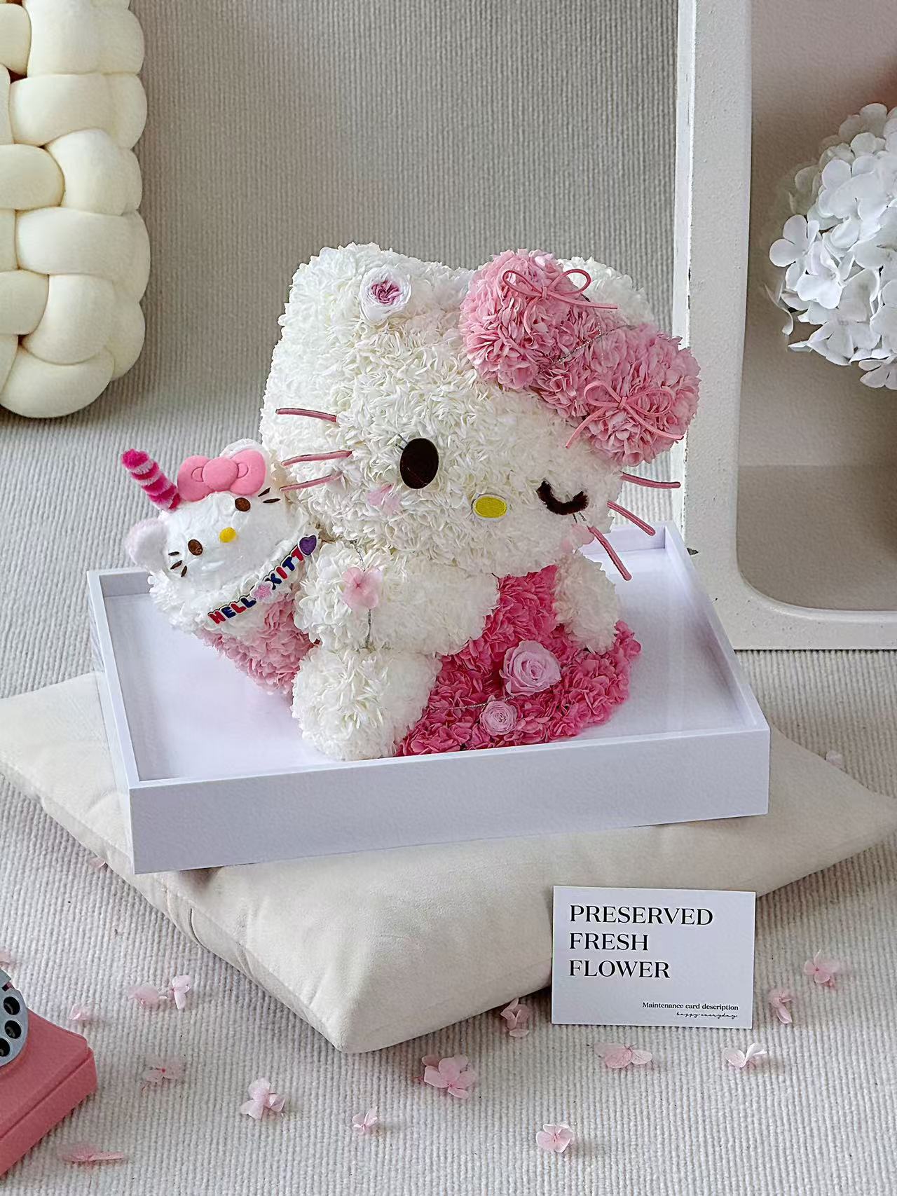 Kitty & Her Milk Tea Preserved Flowers Box