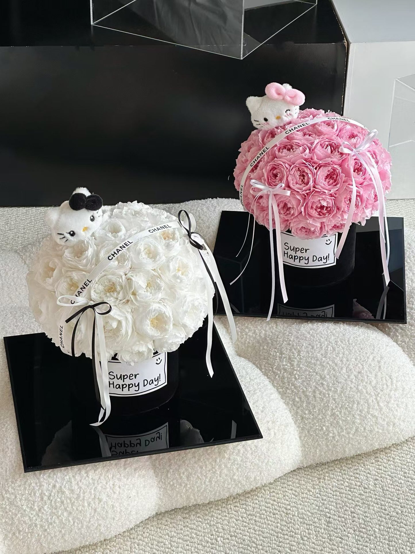 🤍 Hello Kitty 🩷Preserved Austin Roses Box 🇸🇬 SG In Stock