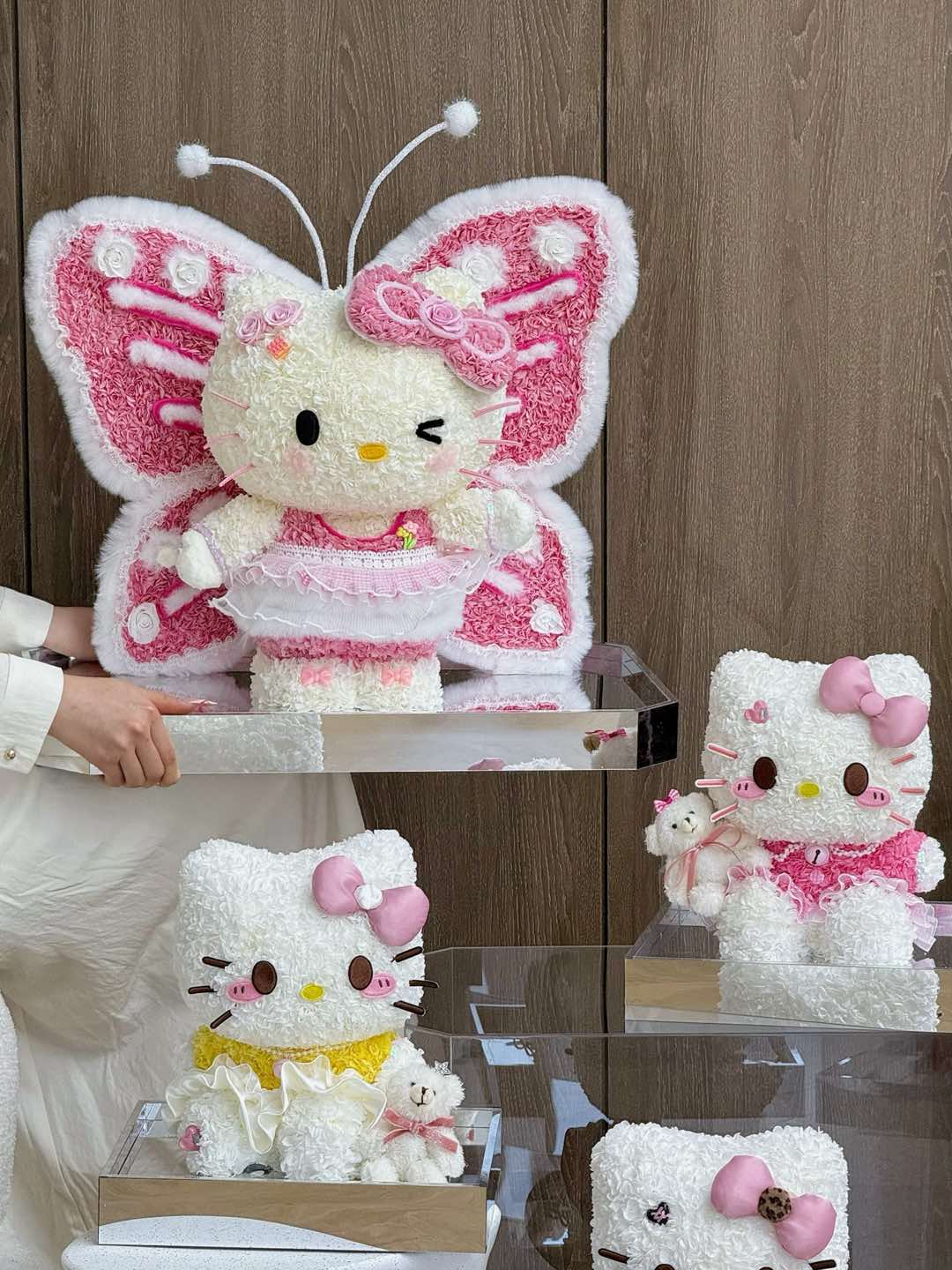 Butterfly 🦋 Hello Kitty Preserved Flowers Box 🇸🇬 SG In Stock