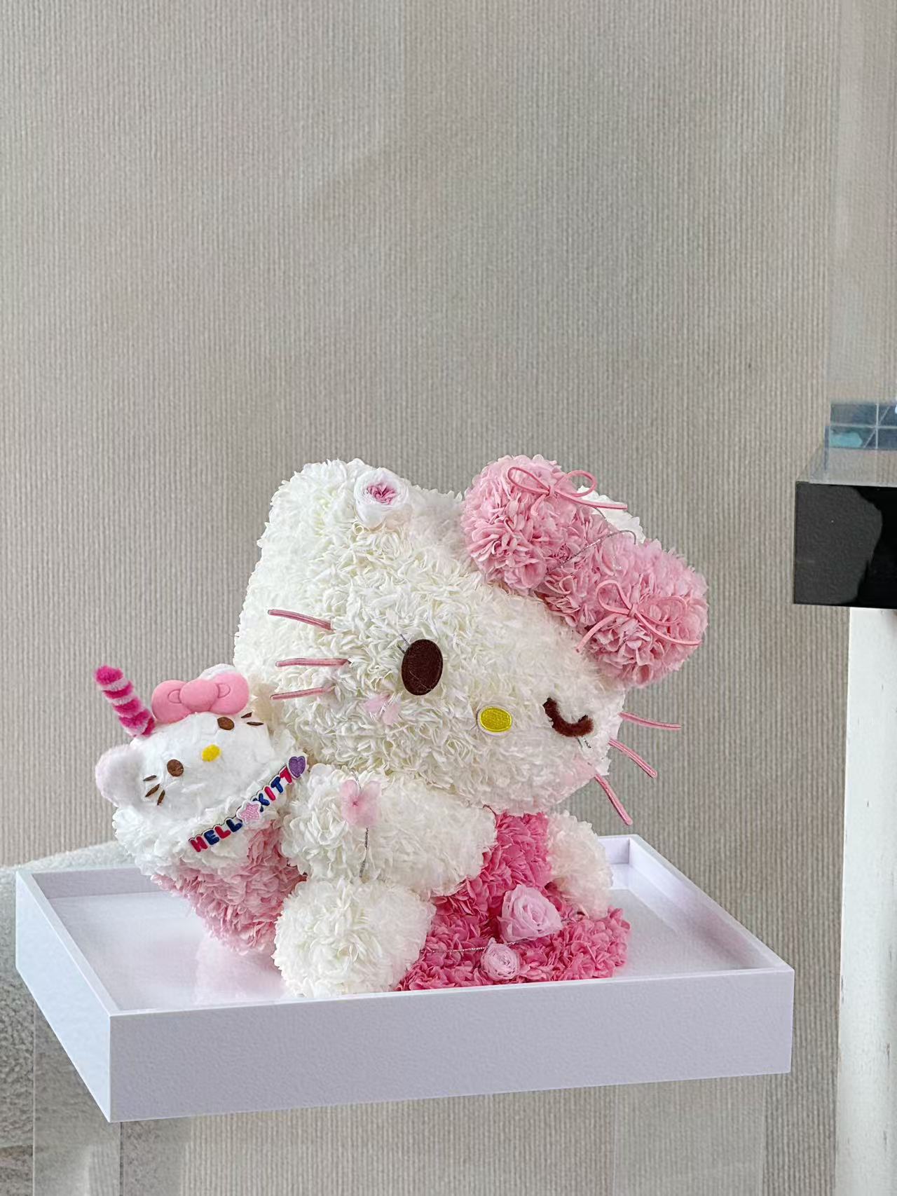 Kitty & Her Milk Tea Preserved Flowers Box