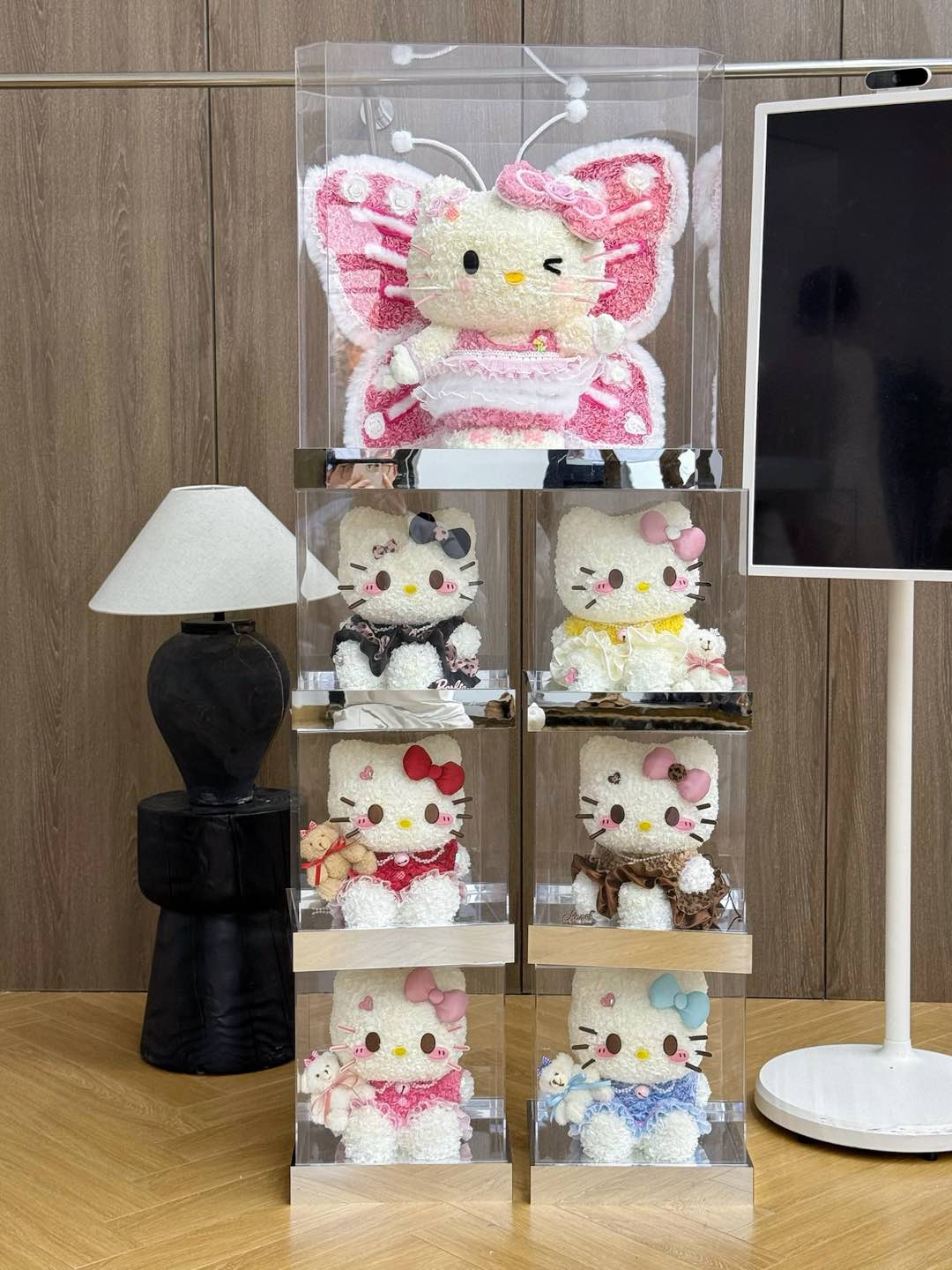 Butterfly 🦋 Hello Kitty Preserved Flowers Box 🇸🇬 SG In Stock