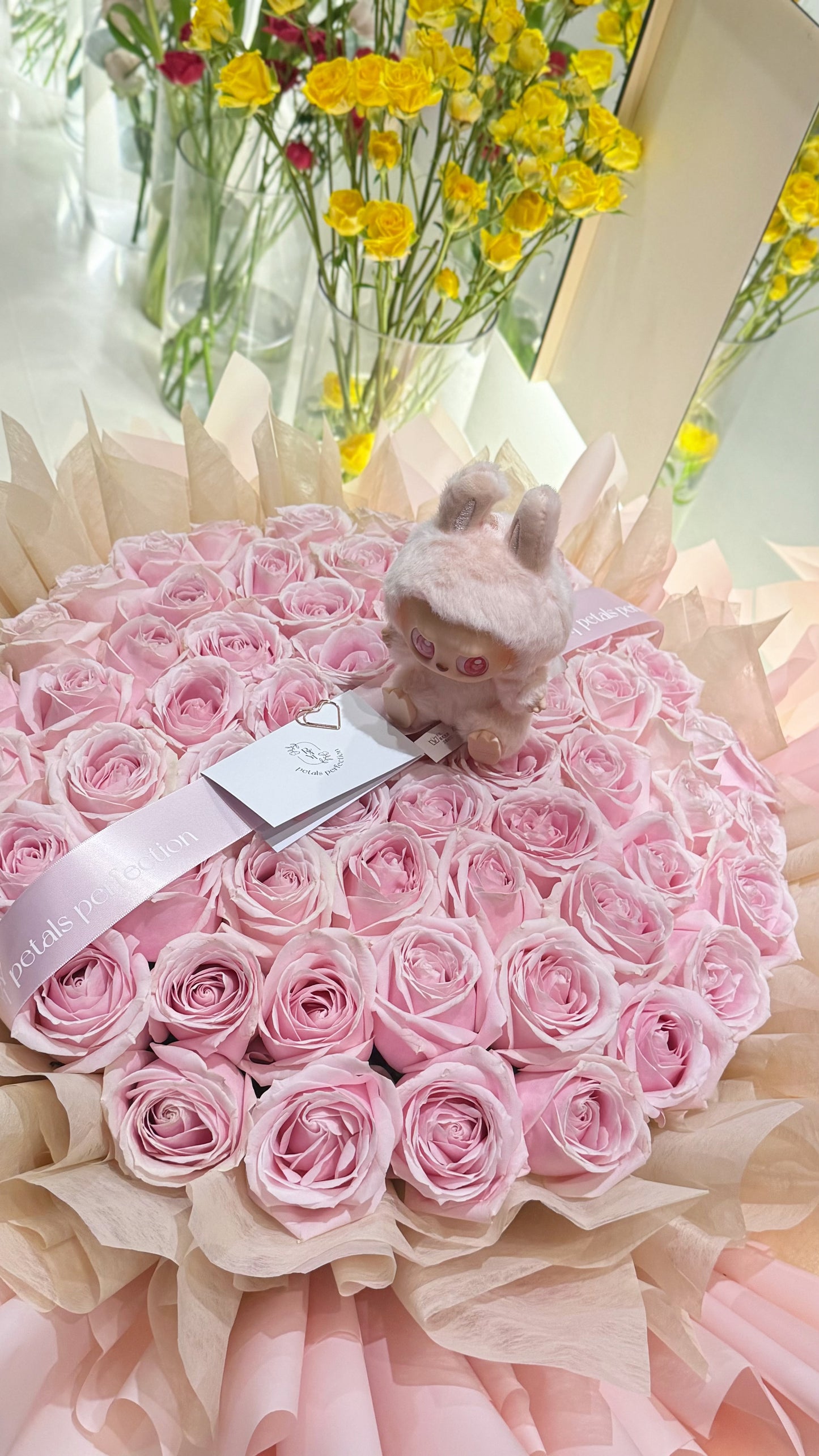 Labubu Fresh Roses Bouquet 60stk