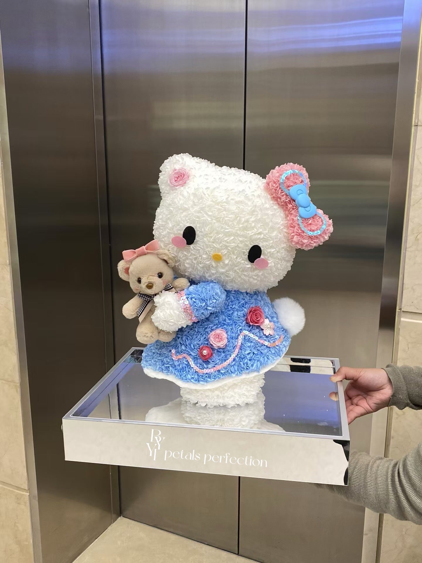 Hello Kitty & Her Teddy Bear 🧸 Preserved Flowers Box 🇸🇬 SG in Stock
