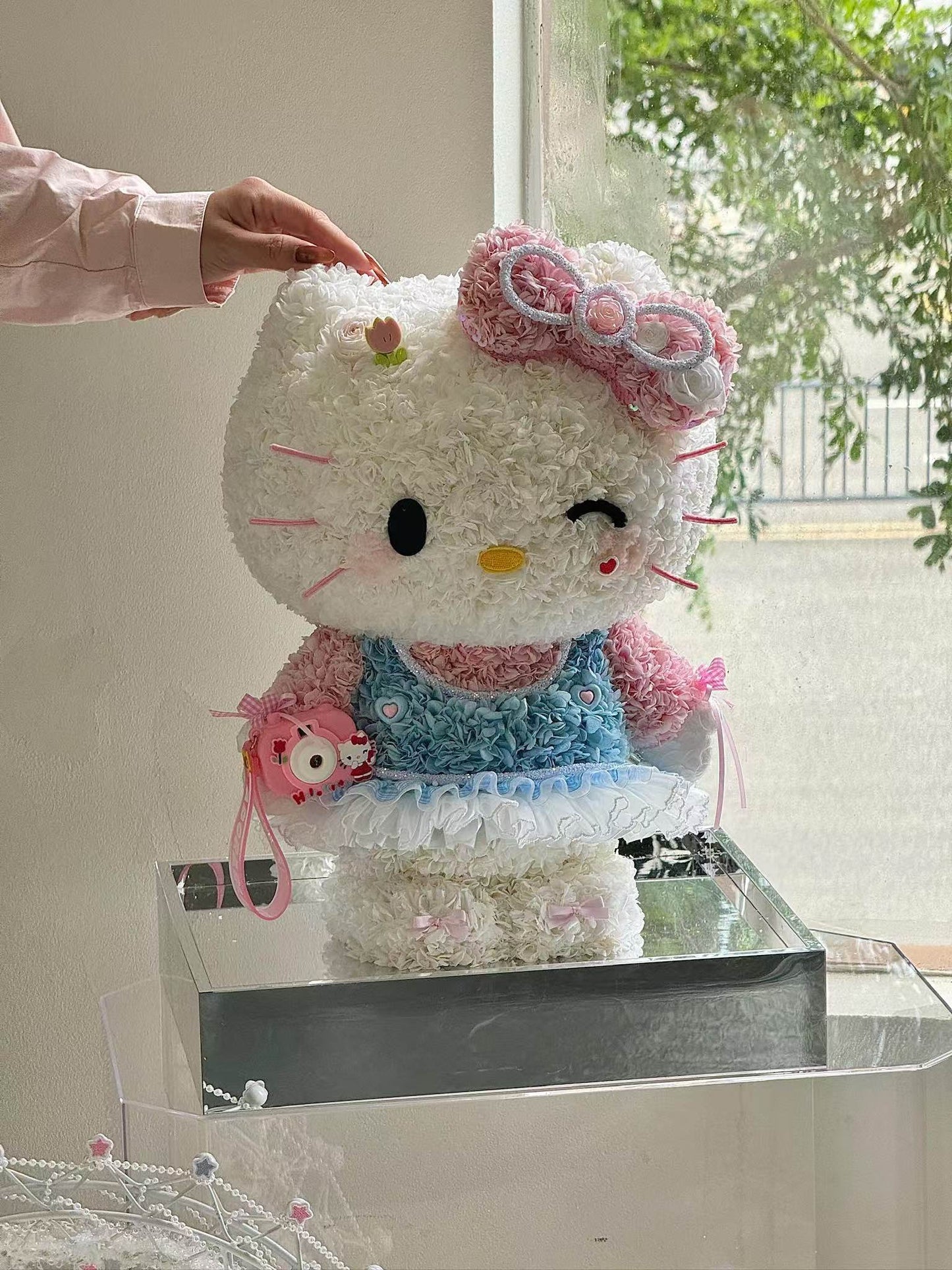 Standing Giant Kitty & Her Camera 🩷 Preserved Flowers Box 🇸🇬 SG In Stock