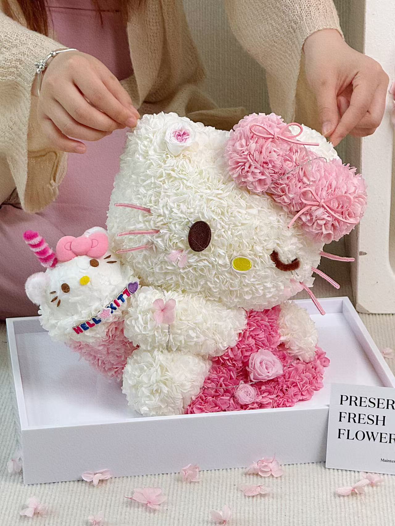 Kitty & Her Milk Tea Preserved Flowers Box