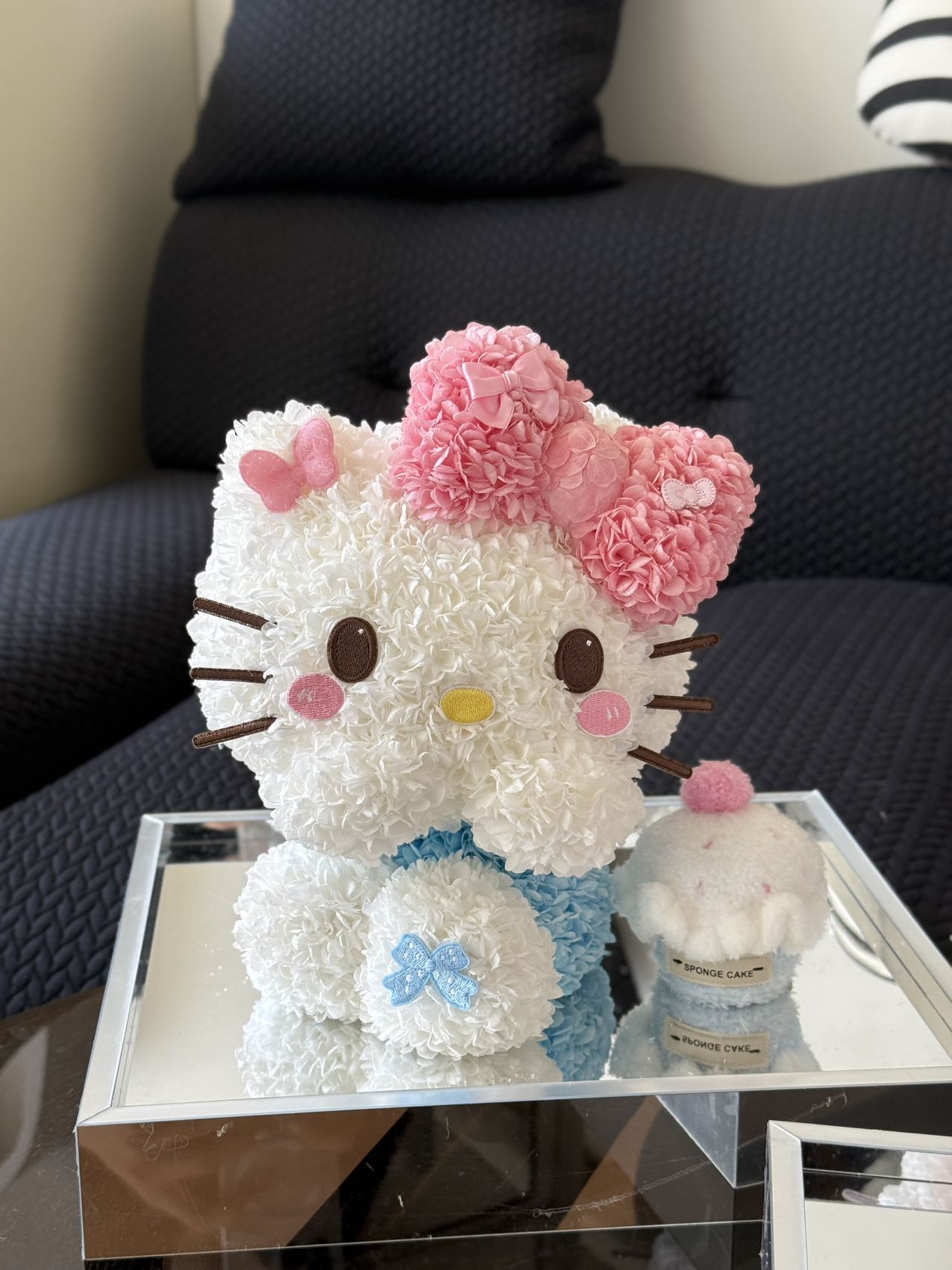 Shy Kitty Cake Preserved Flowers Box 🇸🇬 SG In Stock