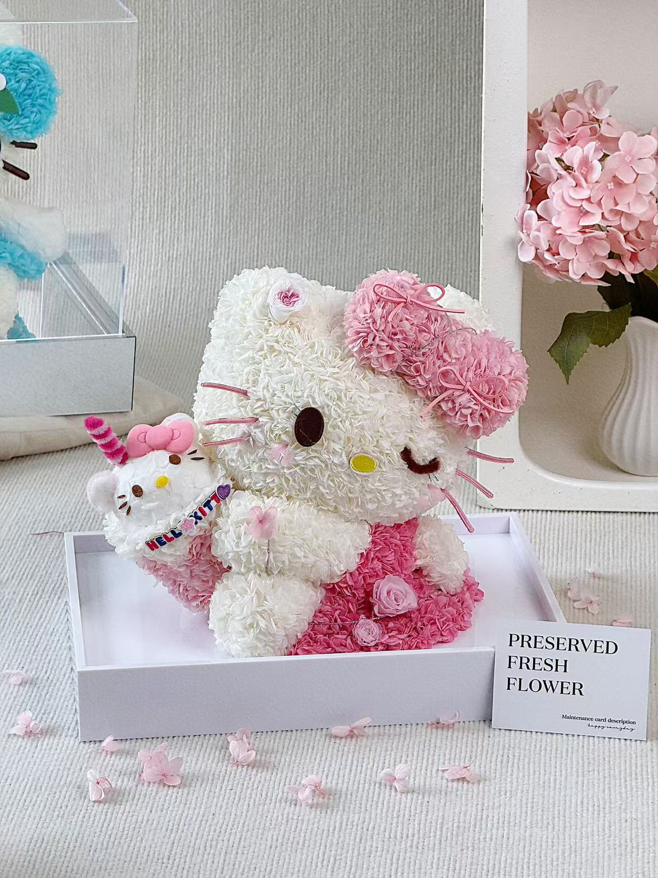 Kitty & Her Milk Tea Preserved Flowers Box