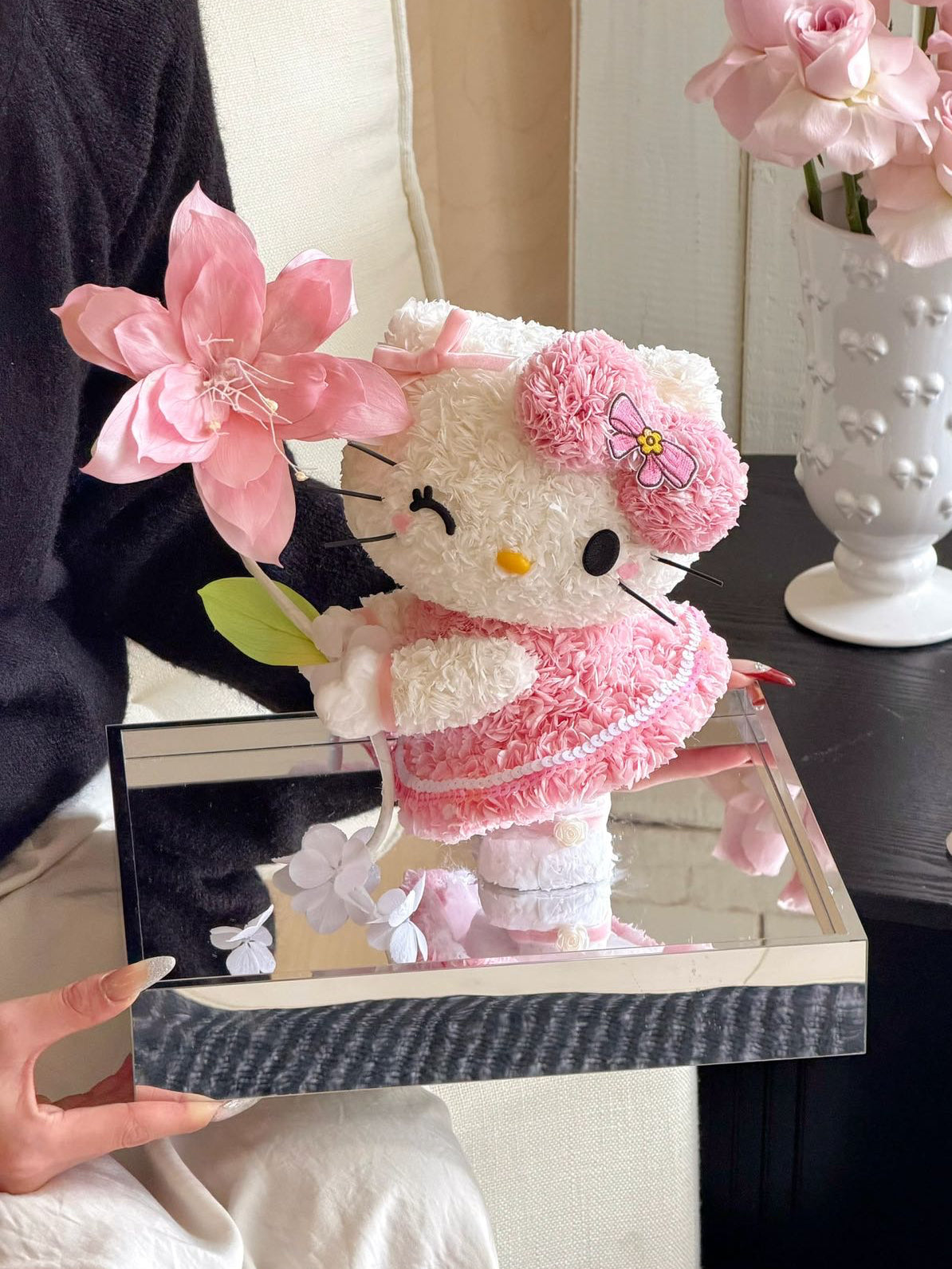 Hello Kitty Preserved Flowers Box