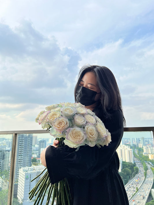Ecuador Rainbows Roses Bouquet 33stk