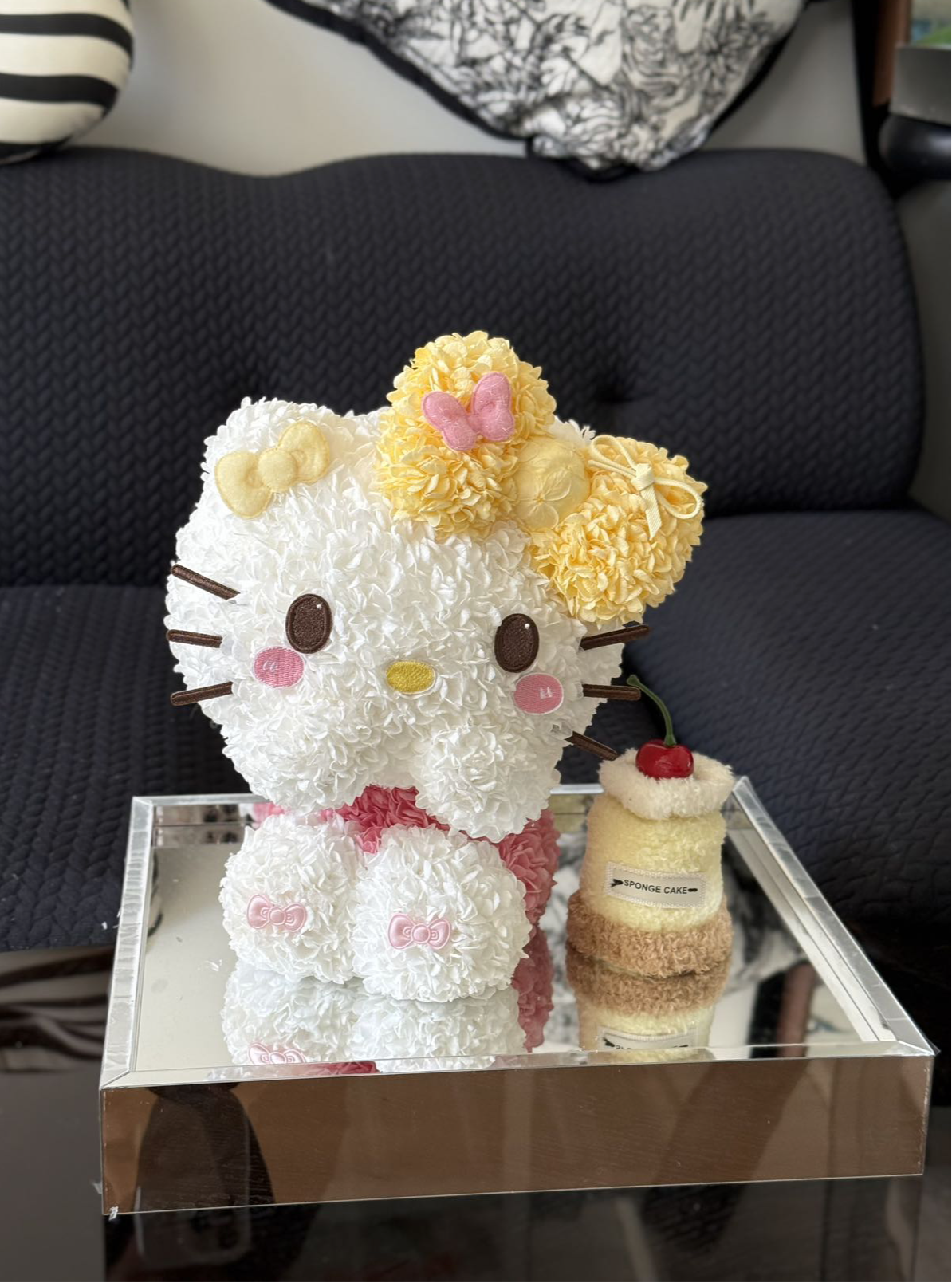 Shy Kitty Cake Preserved Flowers Box 🇸🇬 SG In Stock