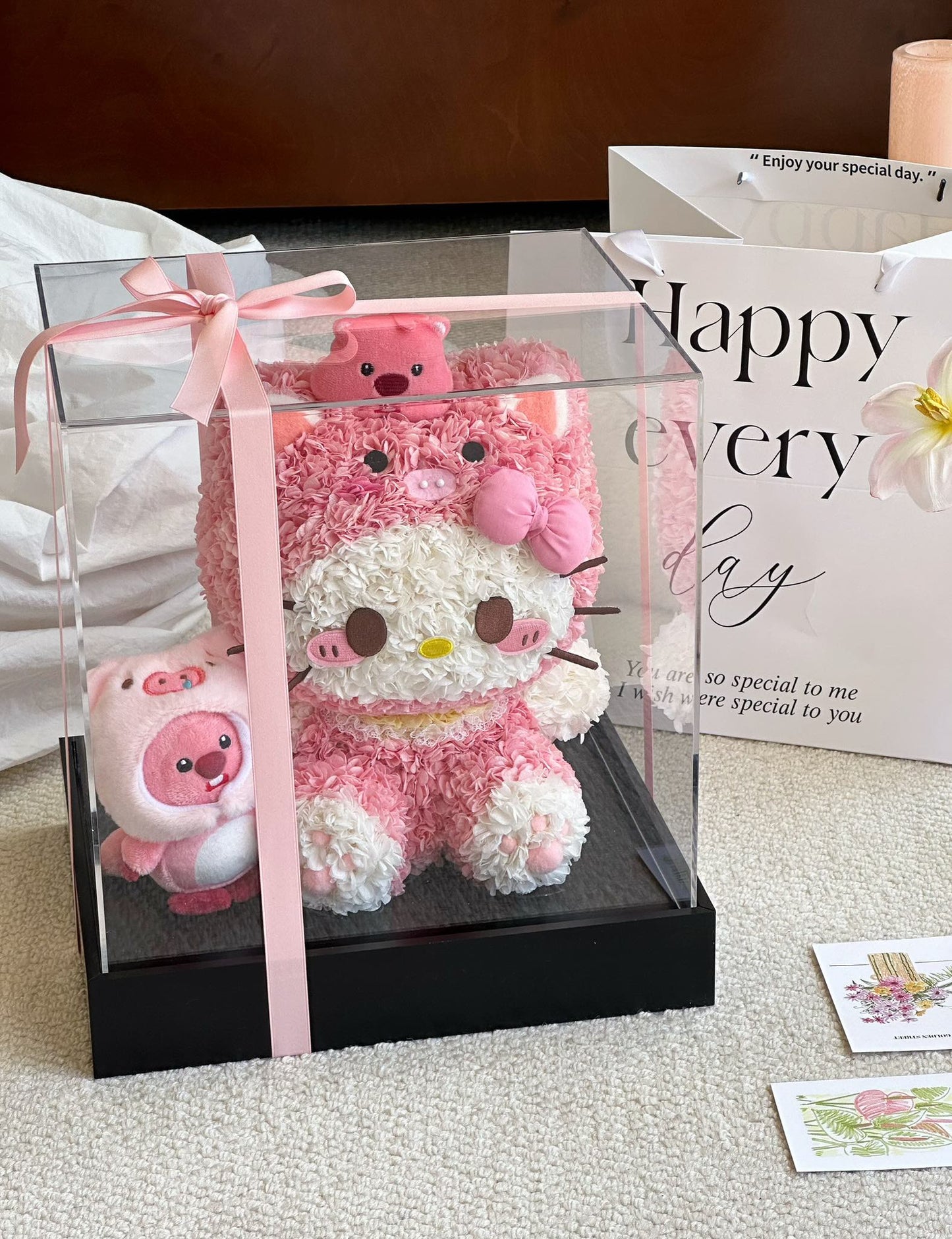 Piggy Kitty 🐽 Loopy Preserved Flowers Box