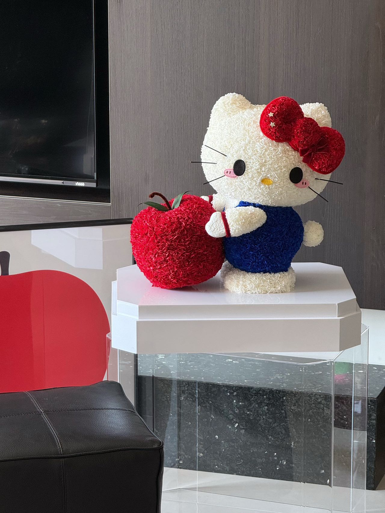 Giant Apple Kitty Preserved Flowers Box 🍎