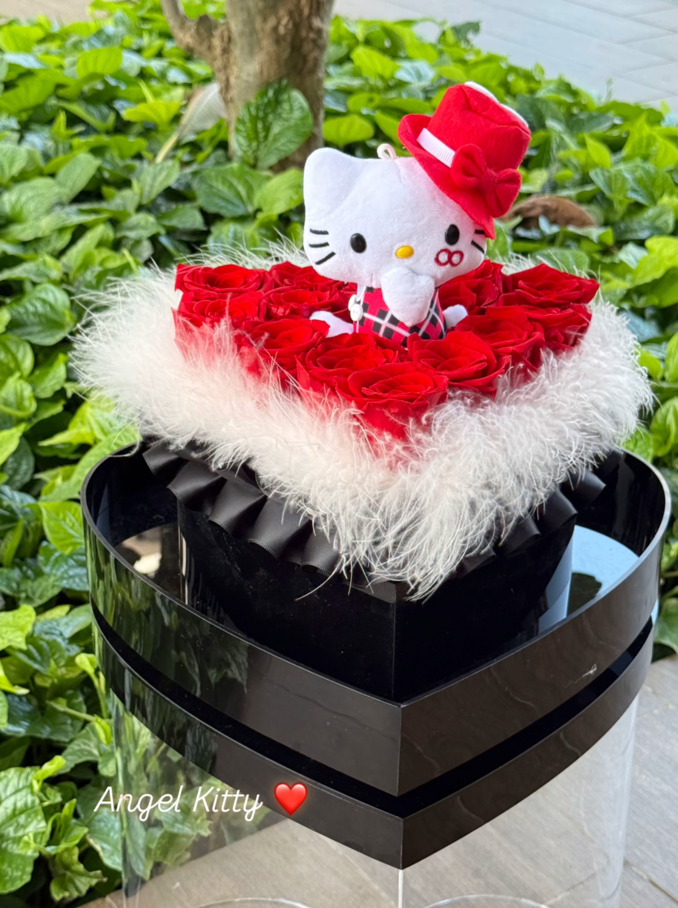 Angel Kitty 🪽 Heart Shape Preserved Roses Box