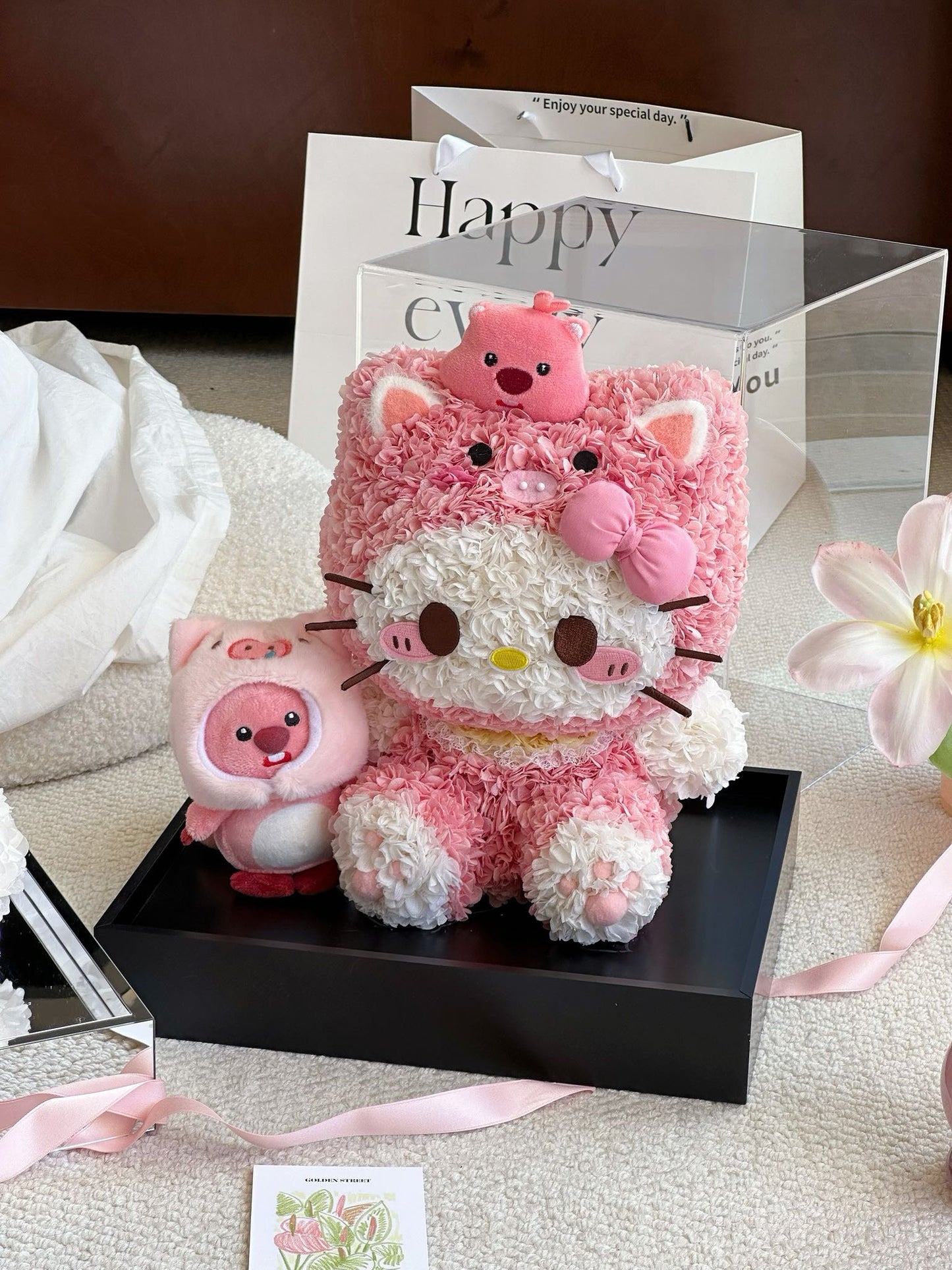 Piggy Kitty 🐽 Loopy Preserved Flowers Box