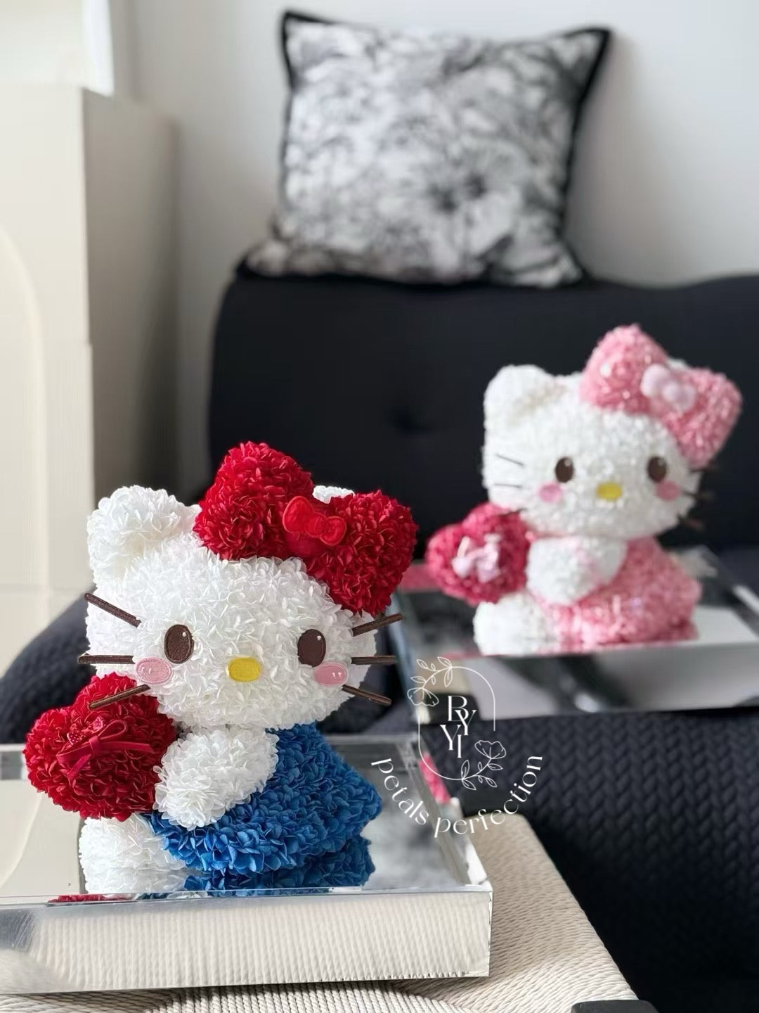 Kitty Holding Heart ❤️ Preserved Flowers Box 🇸🇬 SG In Stock