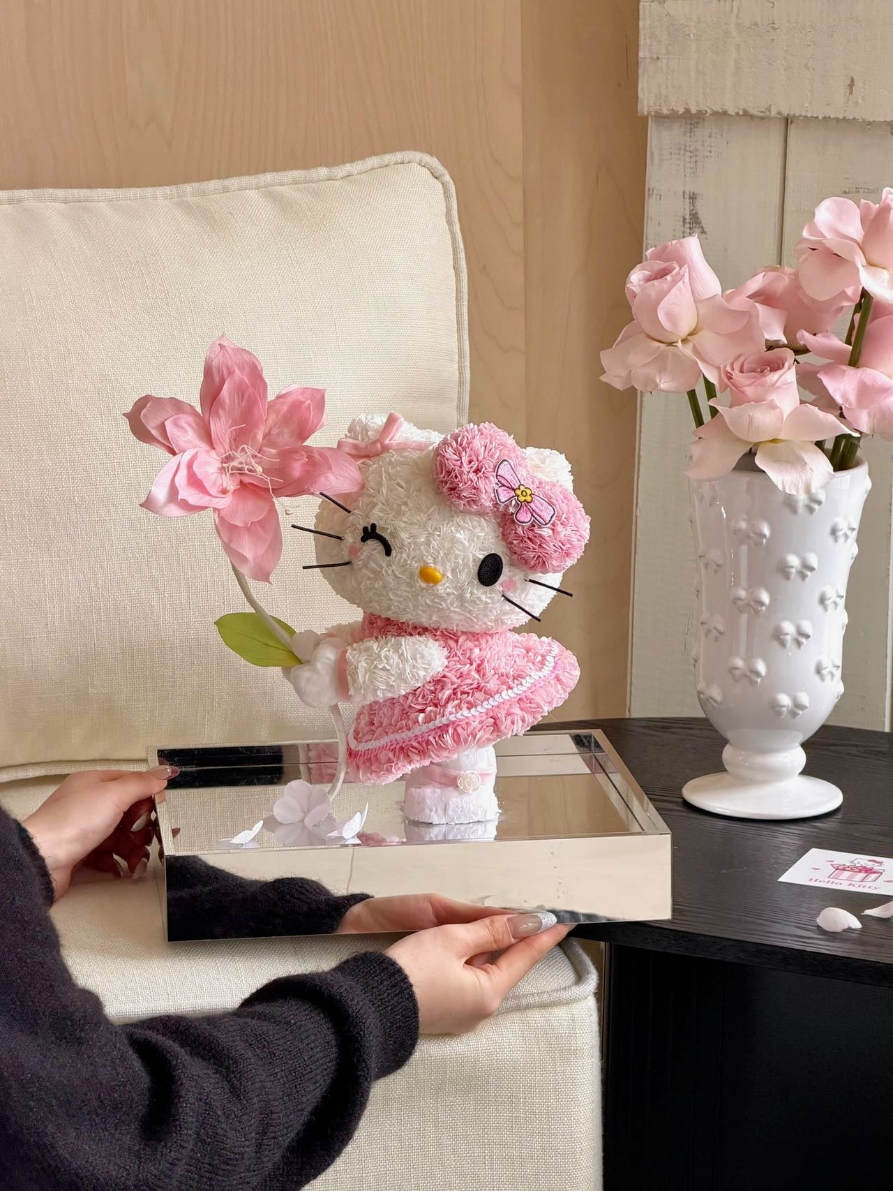 Hello Kitty Preserved Flowers Box