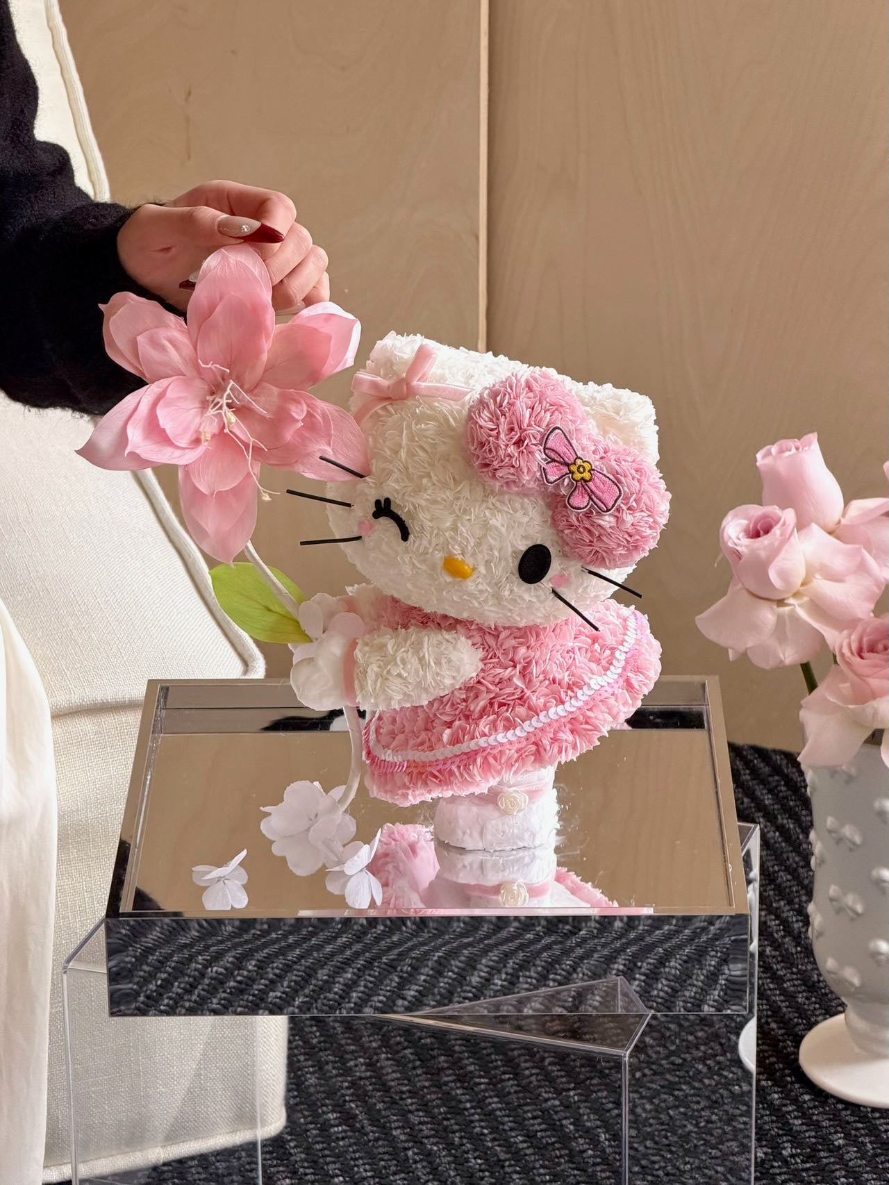 Hello Kitty Preserved Flowers Box