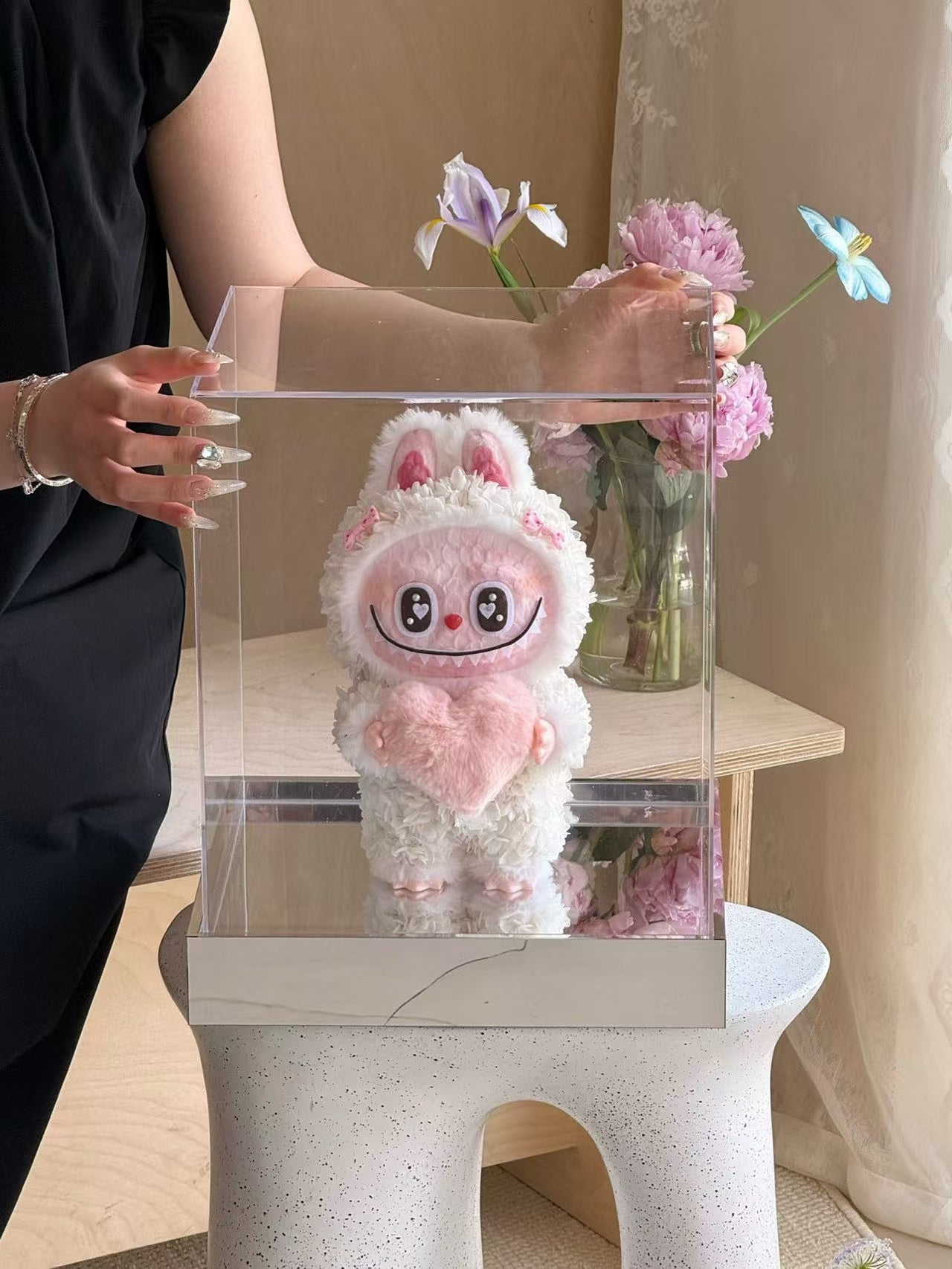 Labubu Holding Heart Preserved Flowers Box 🇸🇬 SG In Stock