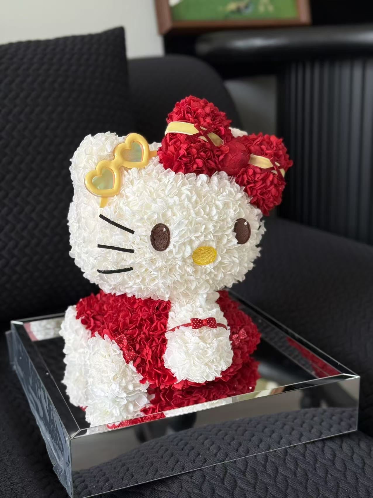 Hello Kitty 💌 Preseved Flowers Gift Box 🇸🇬 SG In Stock