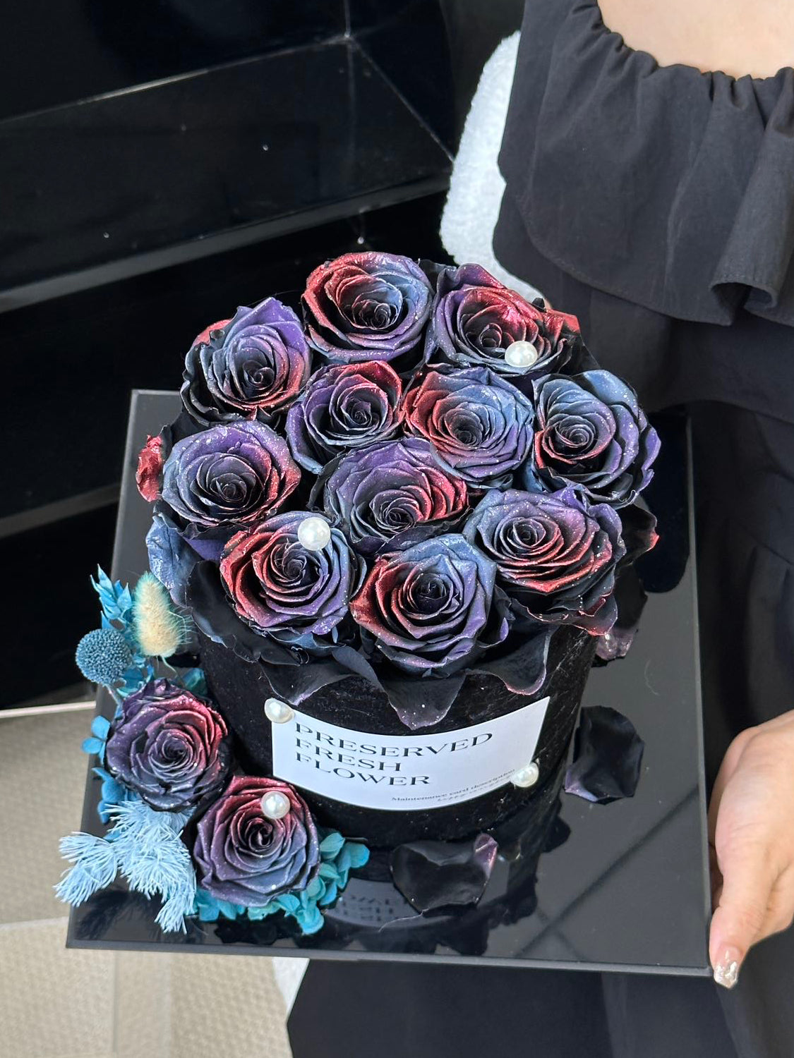 Ecuador Preserved Roses Gift Box 🖤