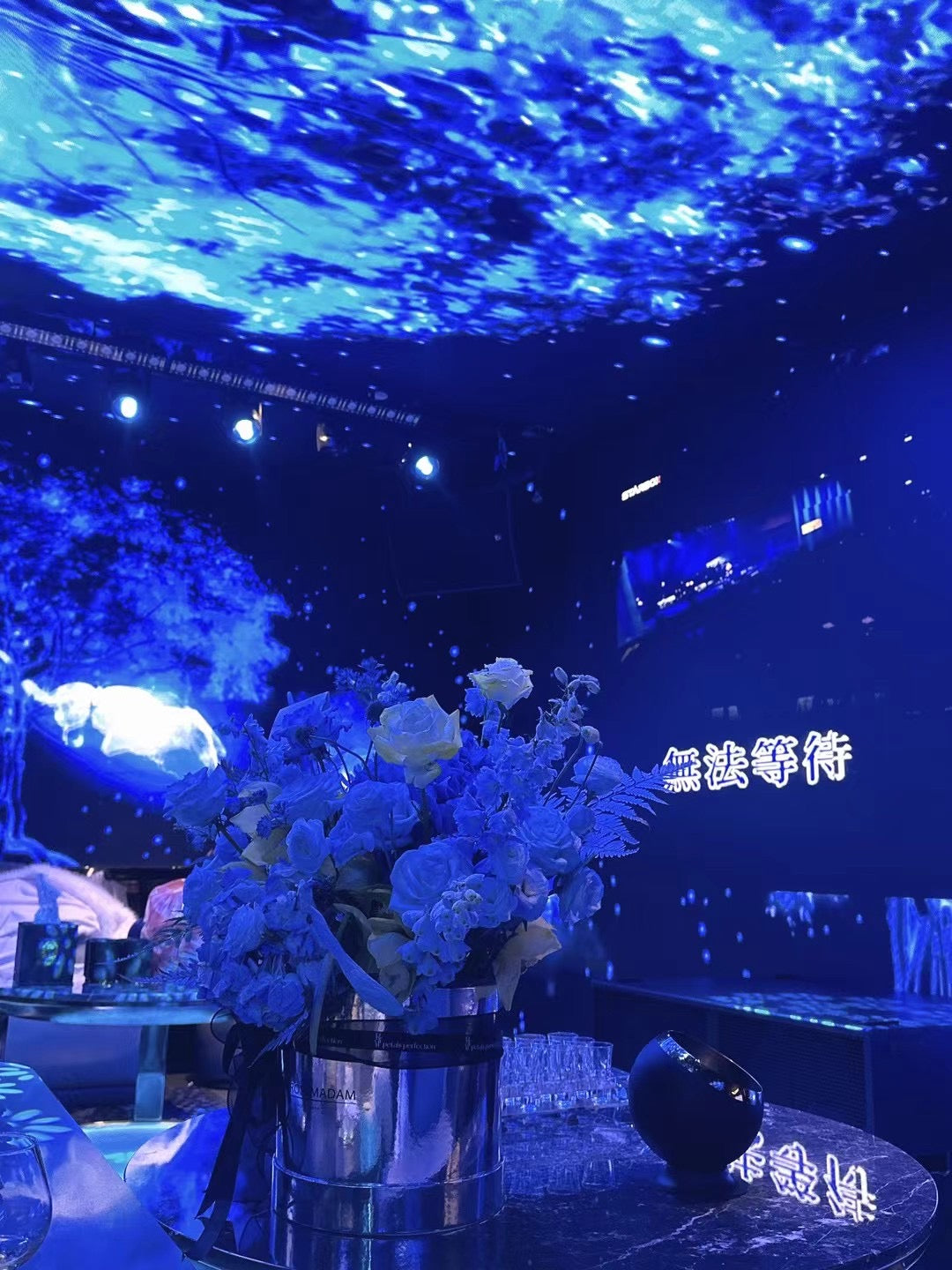 Holland Hydrangea Ecuador Roses blue