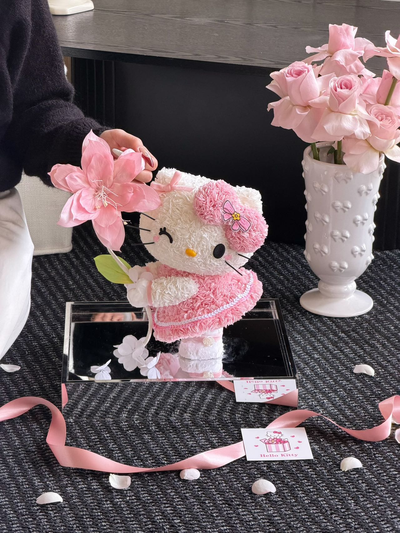 Hello Kitty Preserved Flowers Box