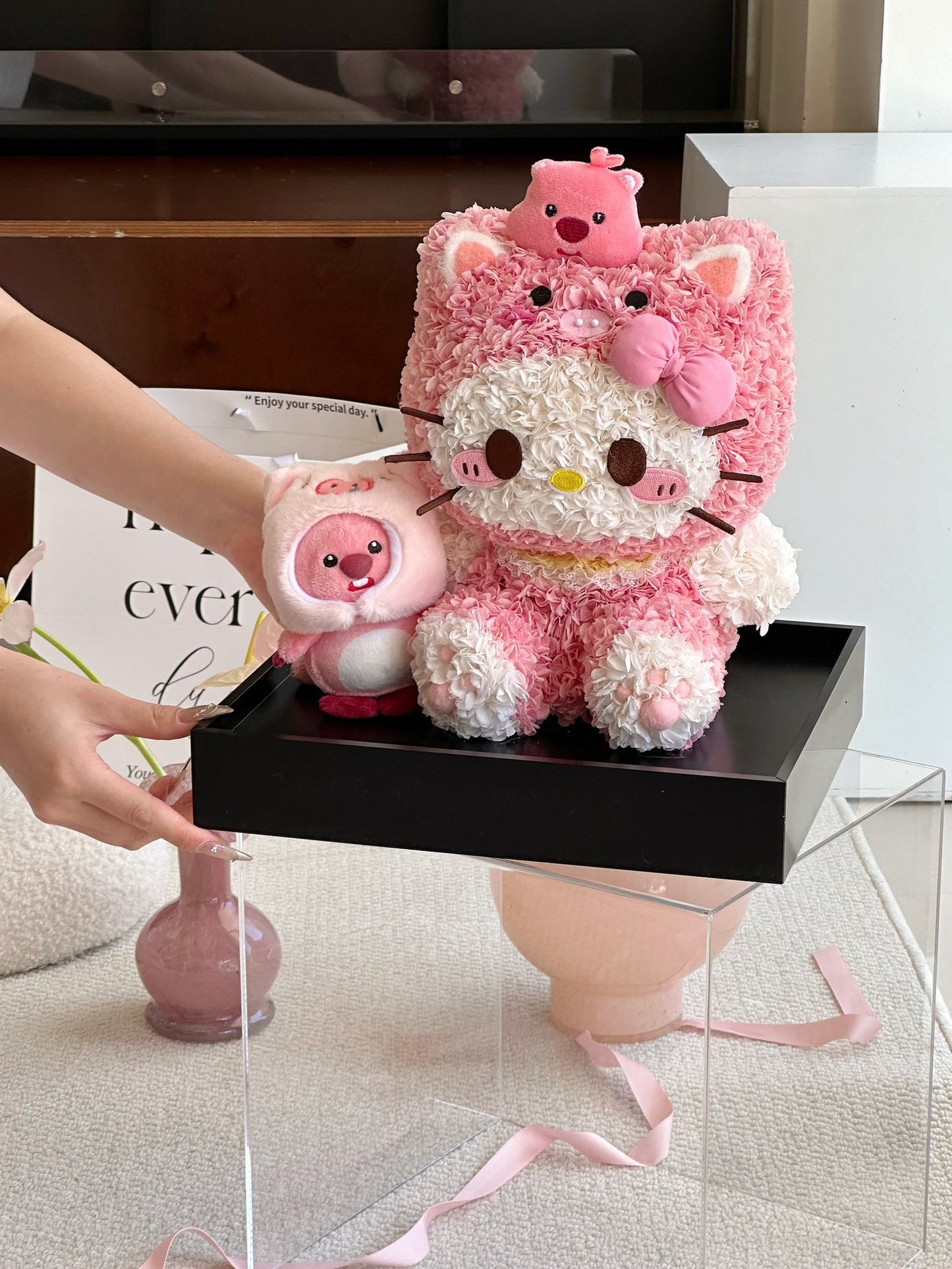 Piggy Kitty 🐽 Loopy Preserved Flowers Box