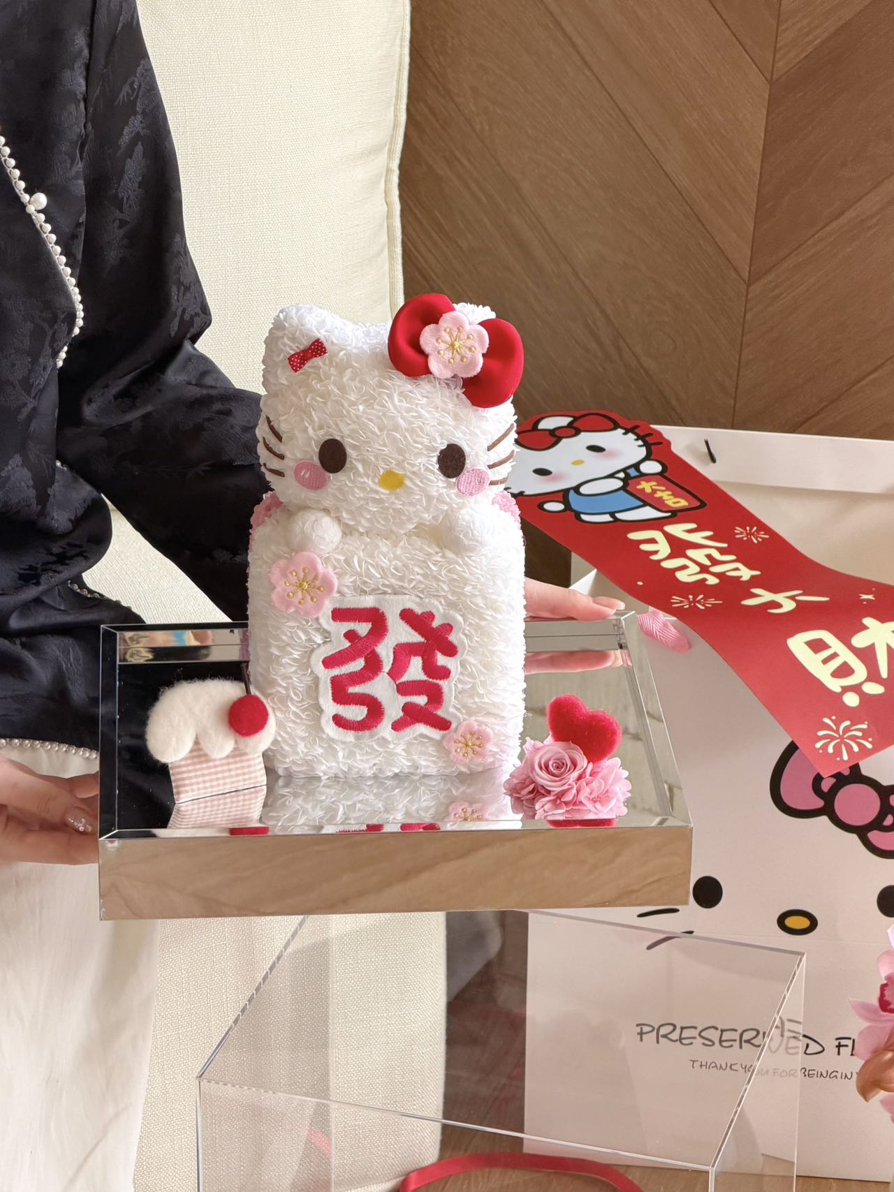 Lucky Cat Preserved Flowers Box 🎈