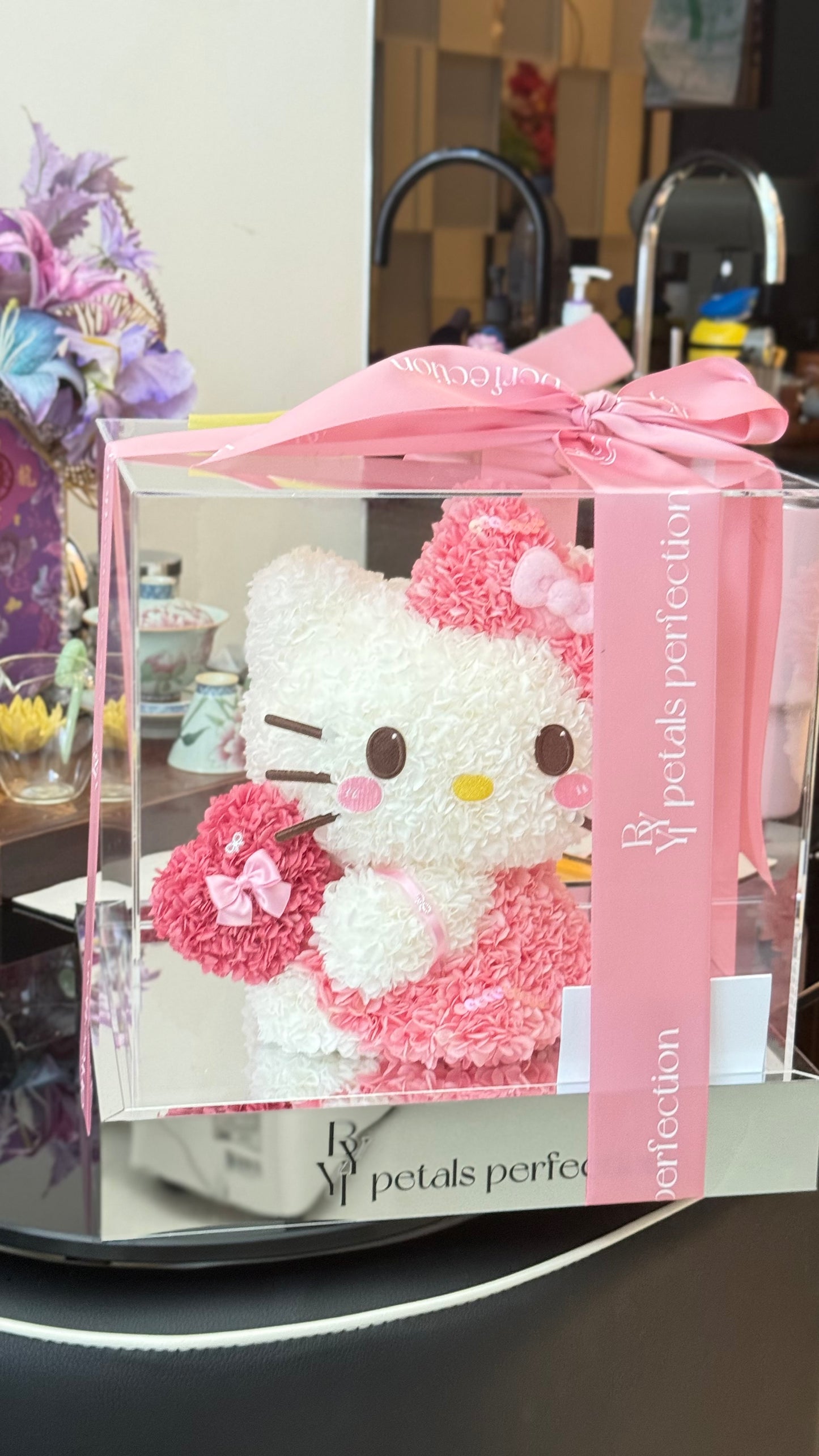 Kitty Holding Heart ❤️ Preserved Flowers Box 🇸🇬 SG In Stock
