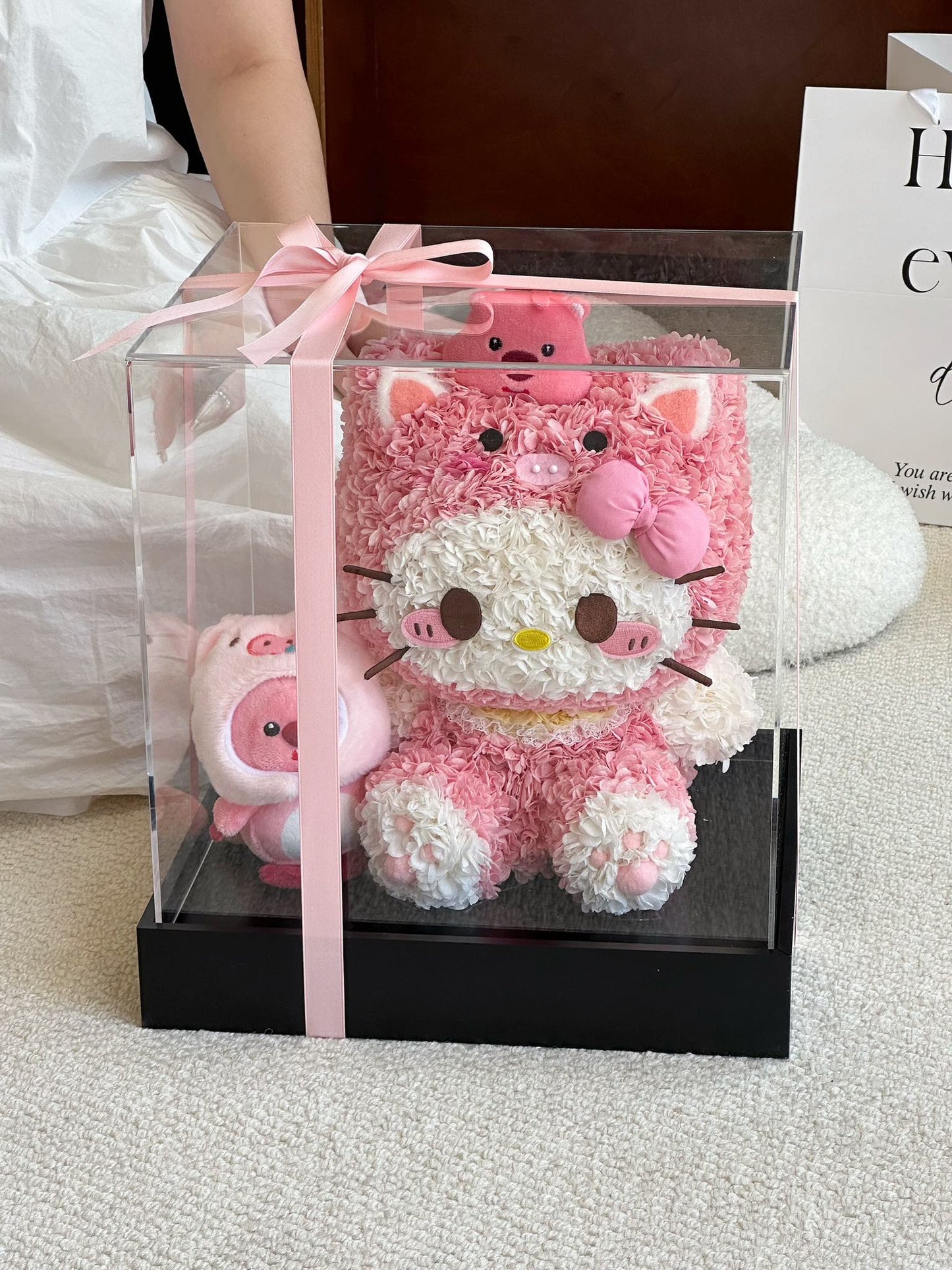 Piggy Kitty 🐽 Loopy Preserved Flowers Box