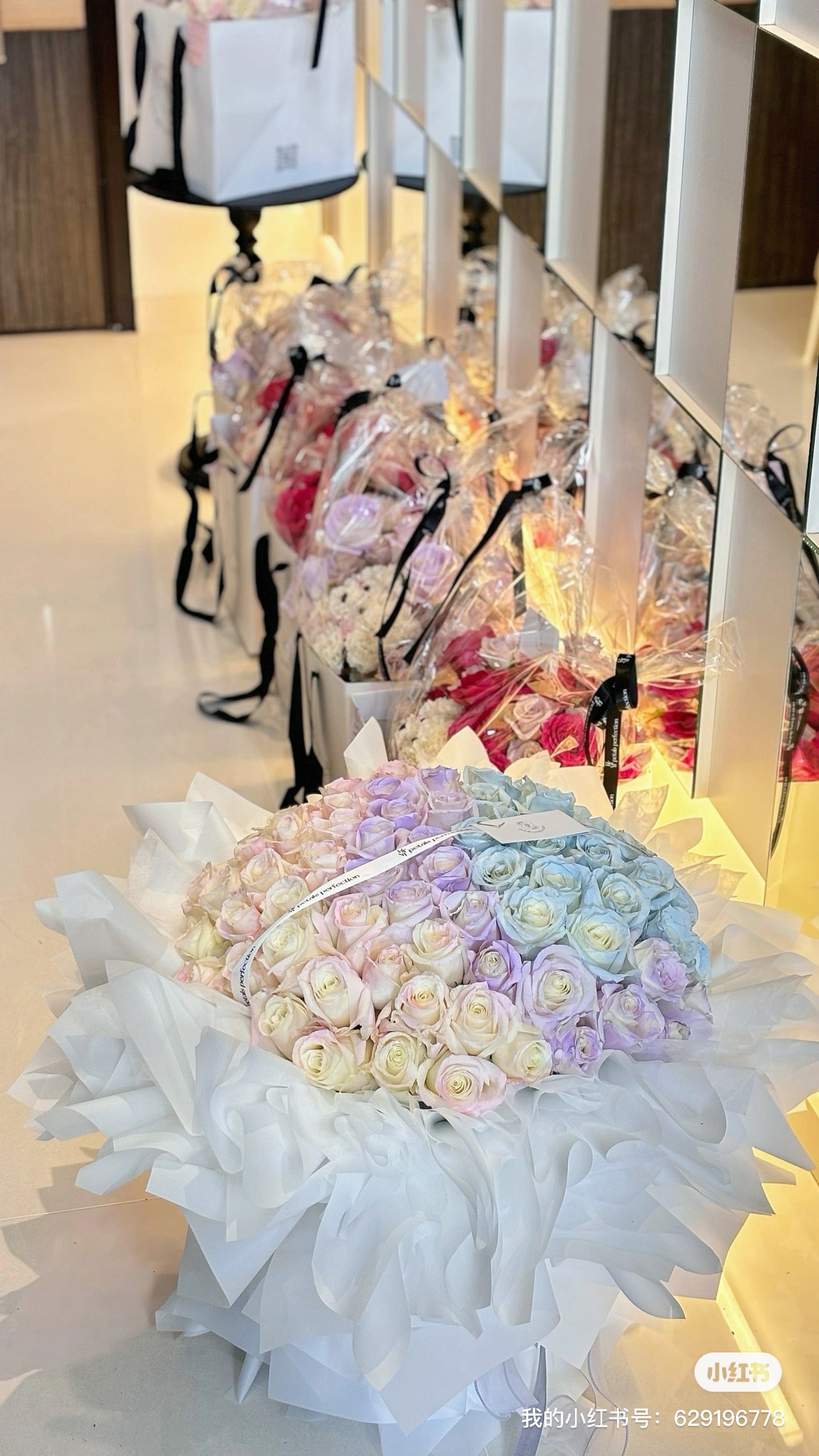 Aurora Fresh Roses Bouquet 99stk